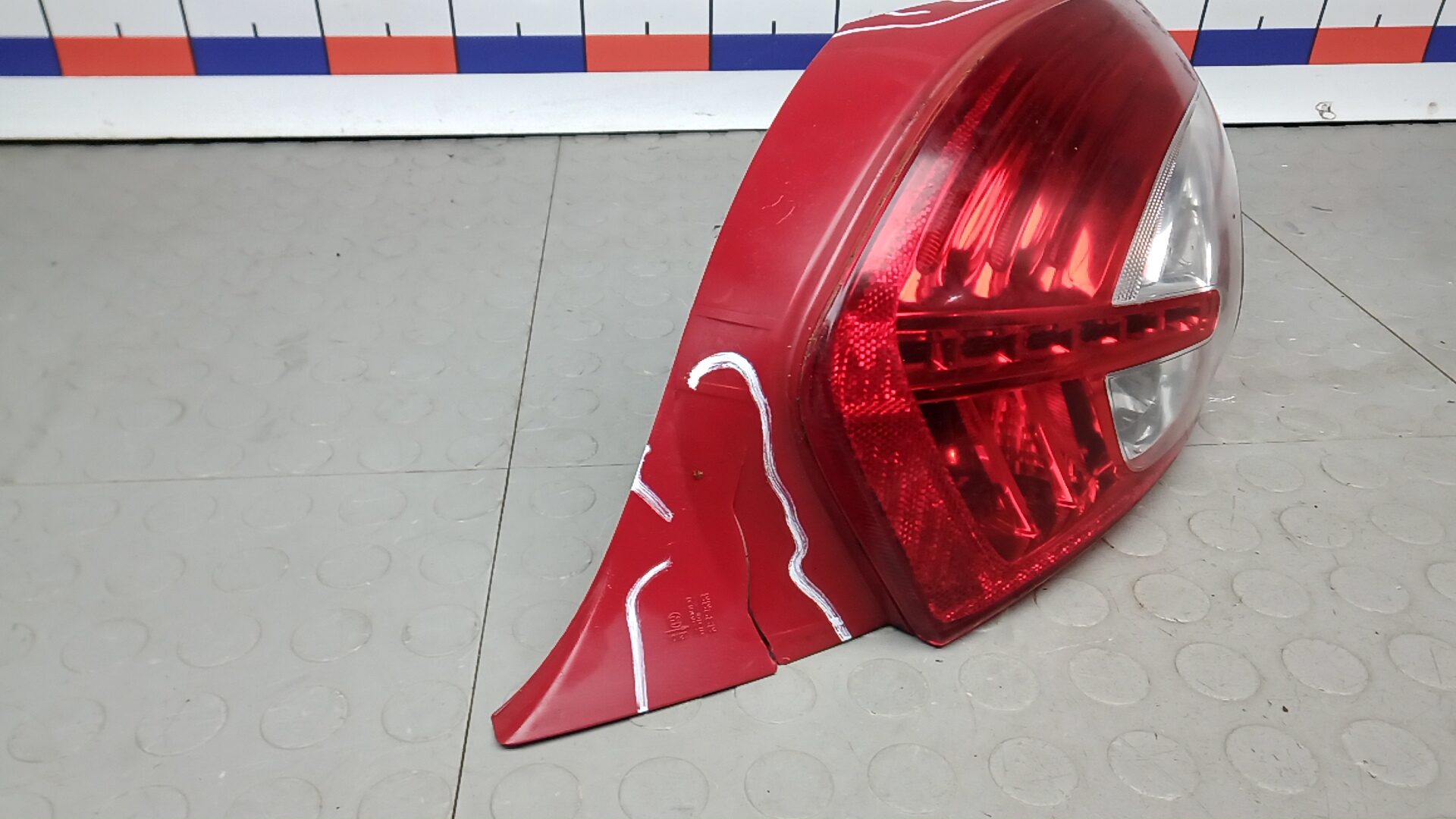 Фонарь задний правый