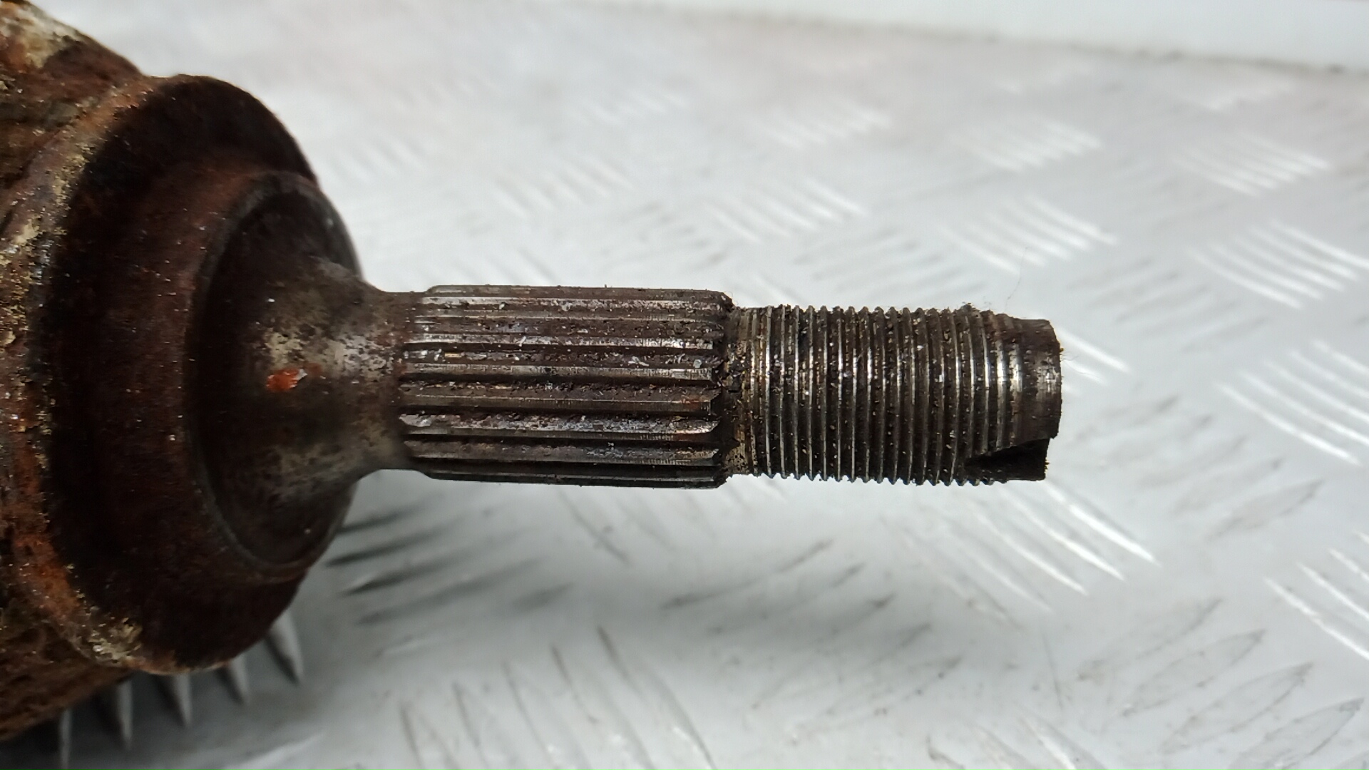 Полуось передняя правая