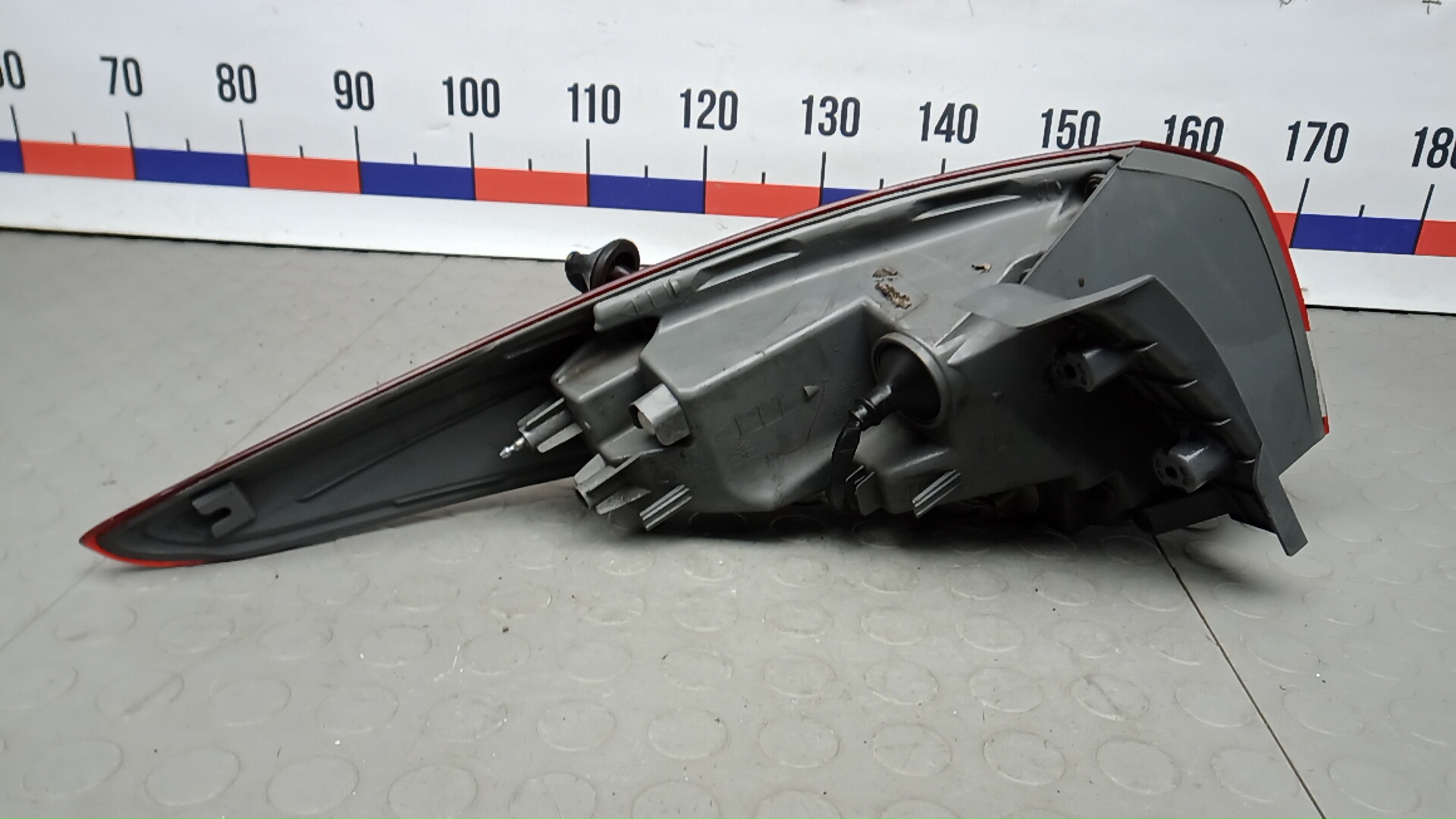 Фонарь задний правый