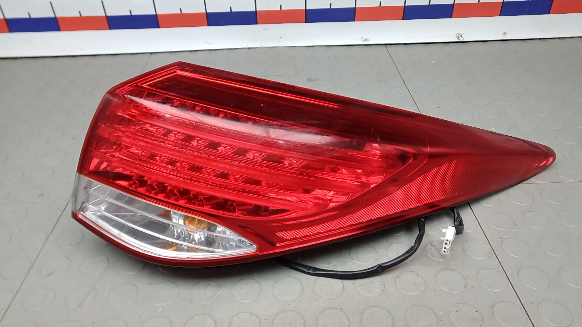 Фонарь задний правый