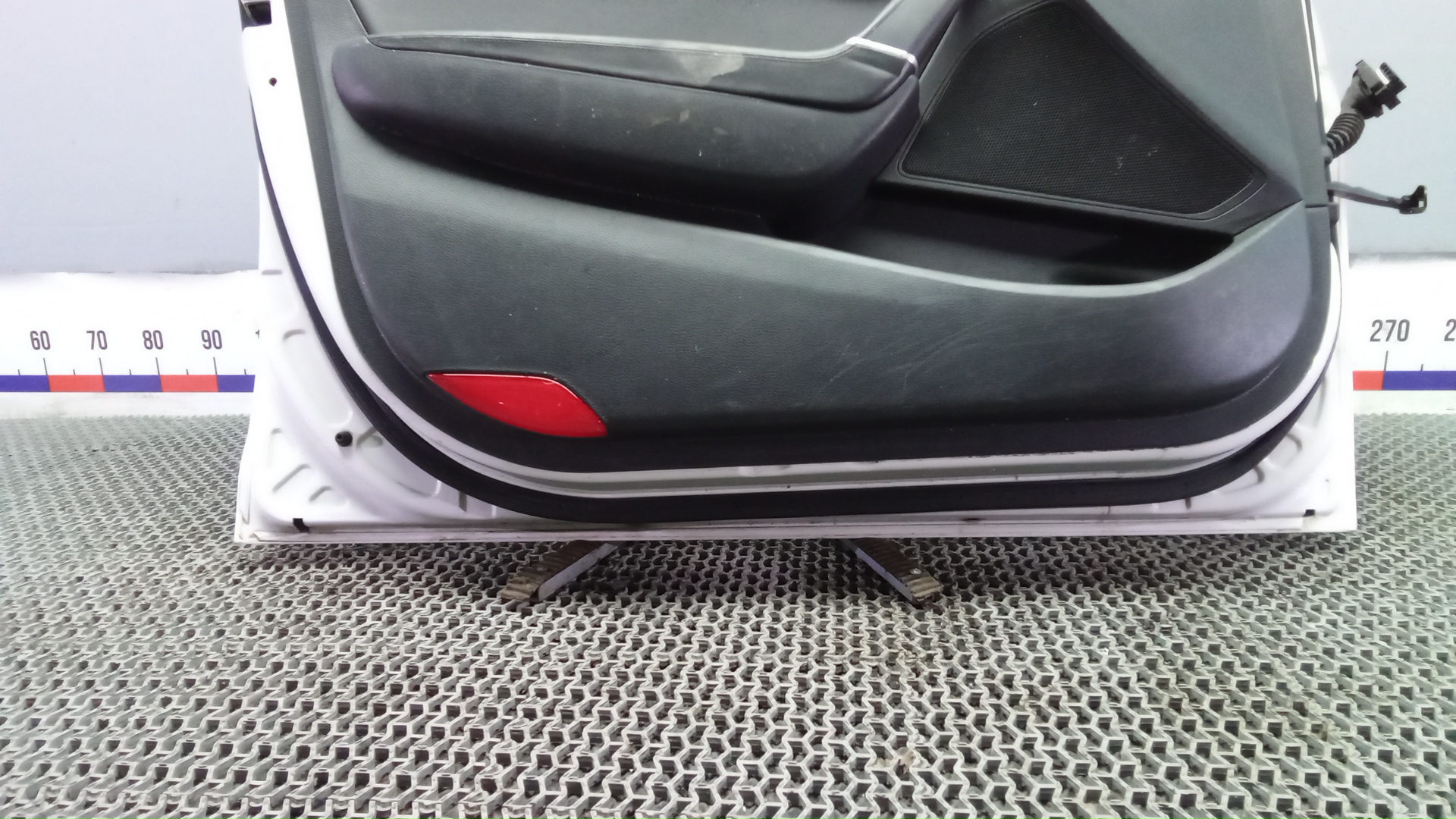 Дверь передняя левая