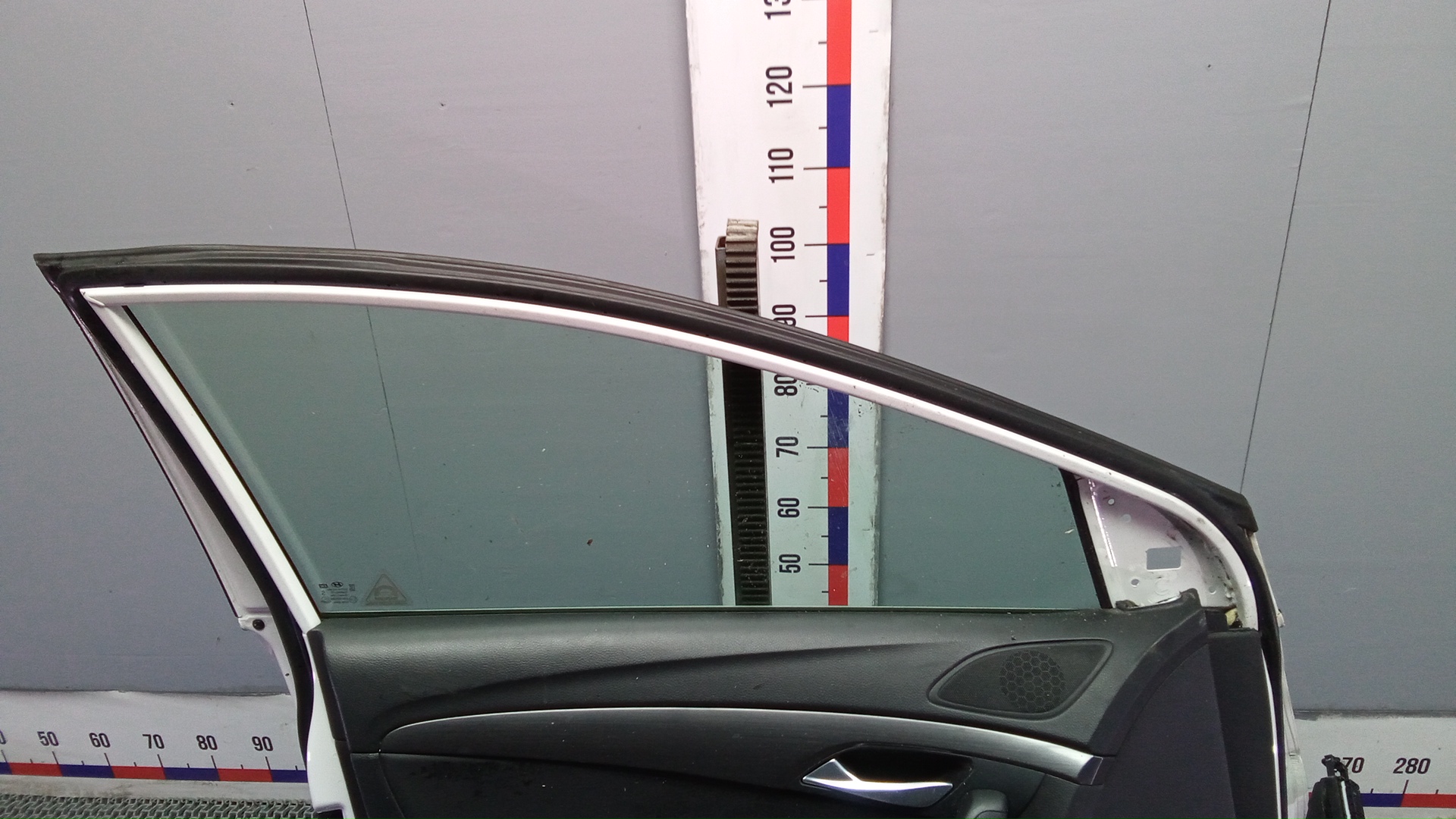 Дверь передняя левая