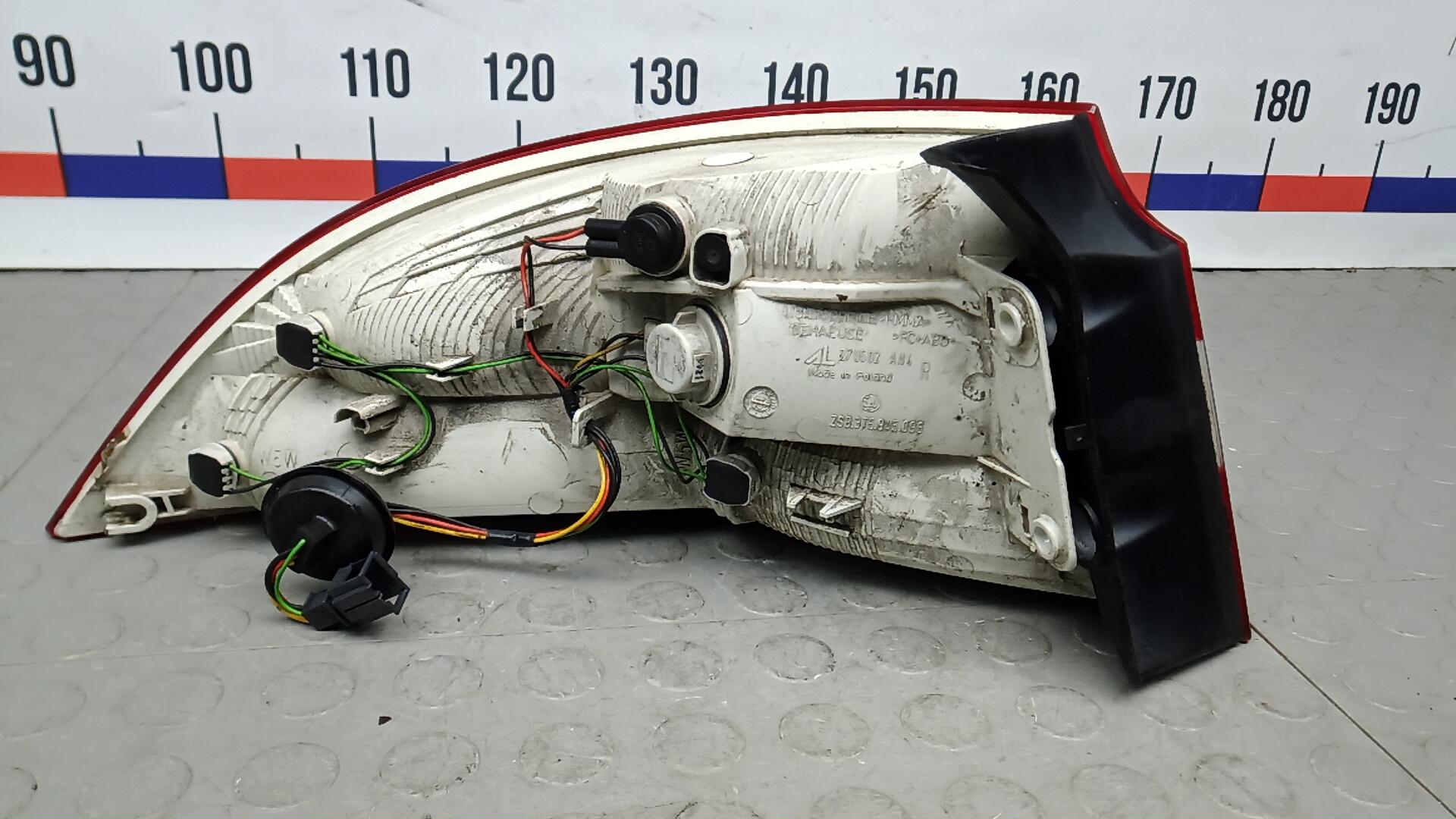 Фонарь задний правый