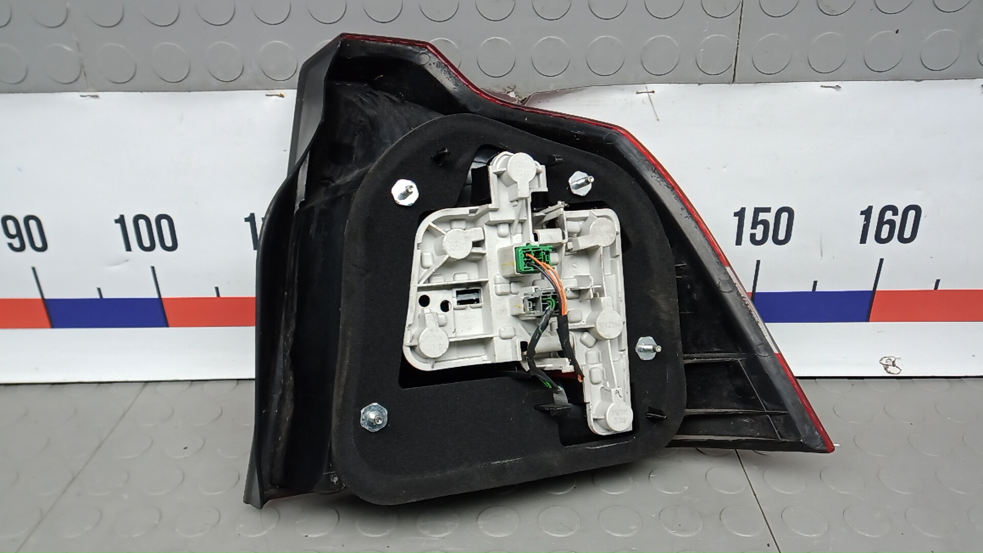 Фонарь задний левый