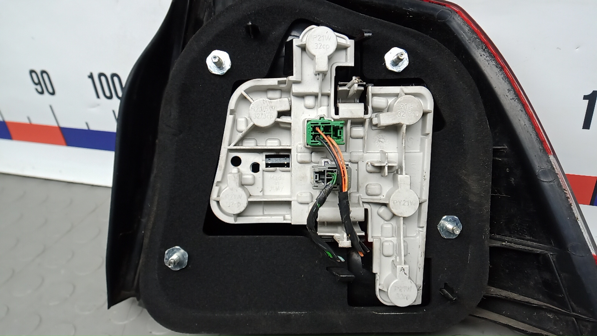 Фонарь задний левый