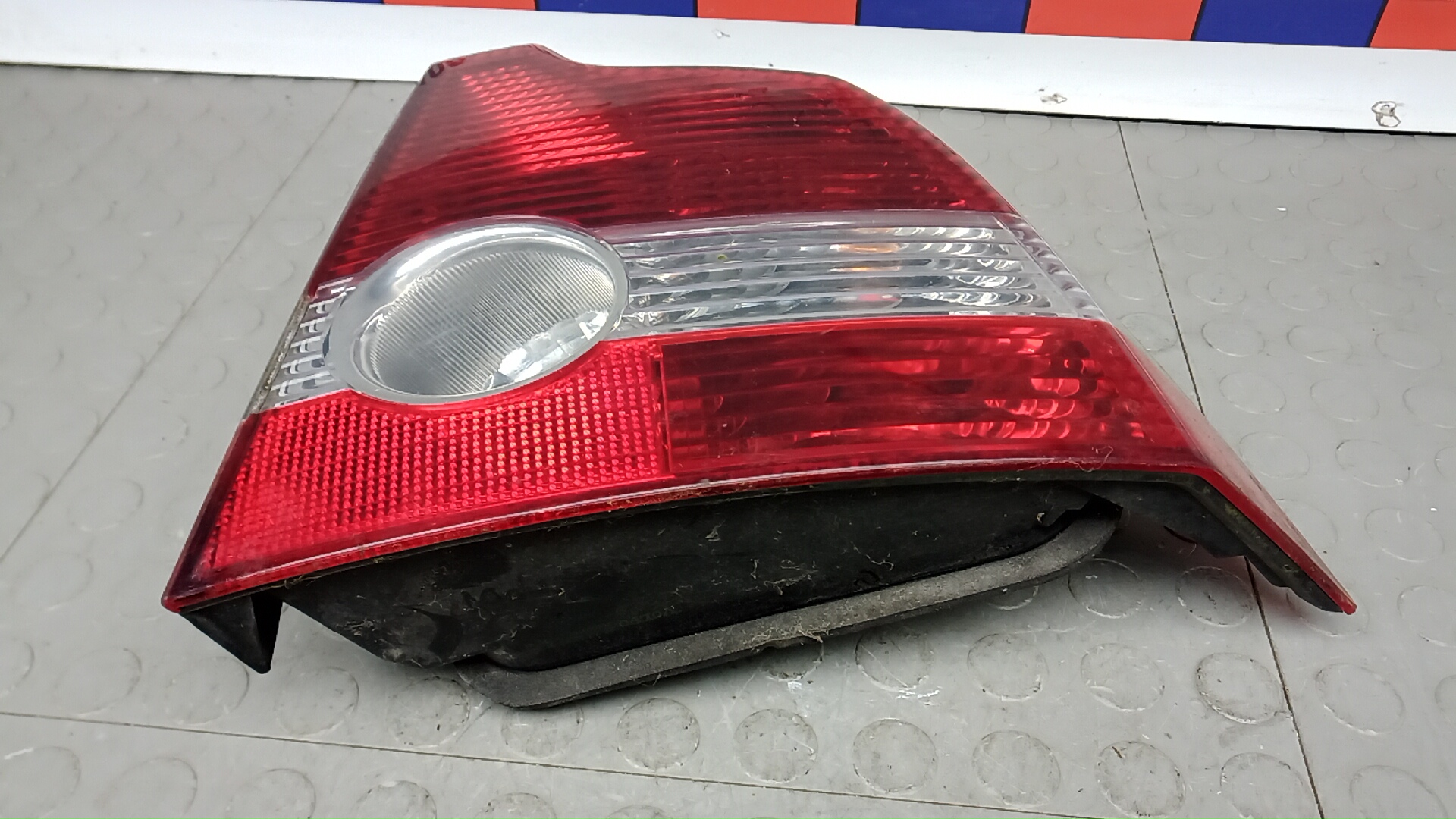 Фонарь задний правый