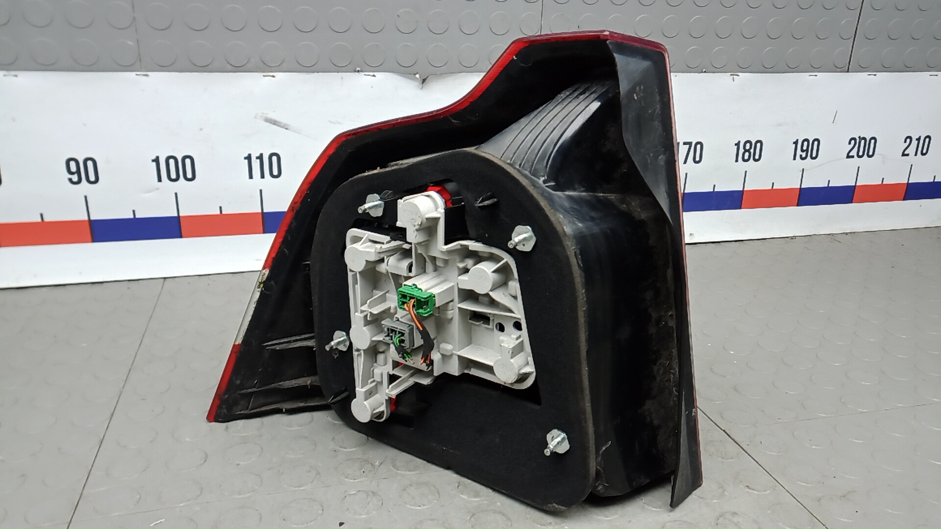 Фонарь задний правый