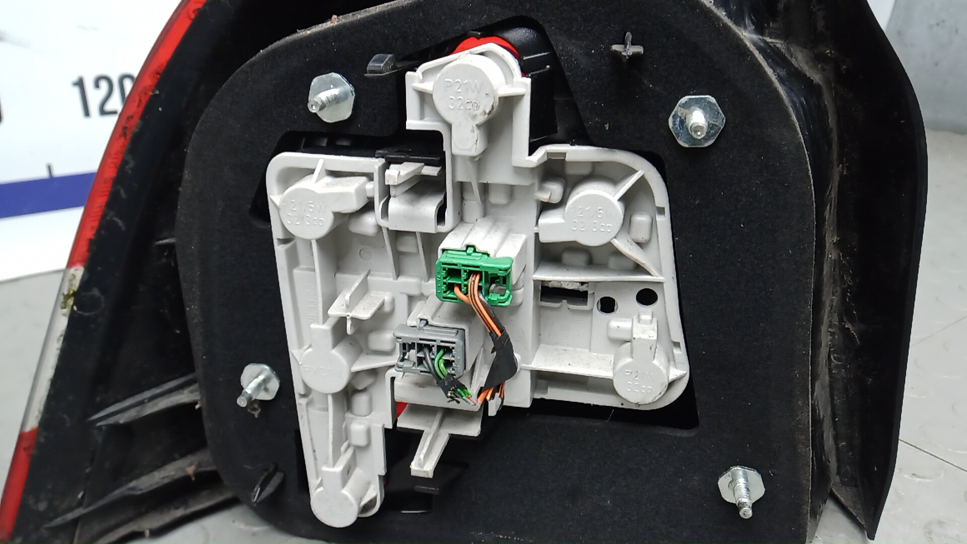 Фонарь задний правый