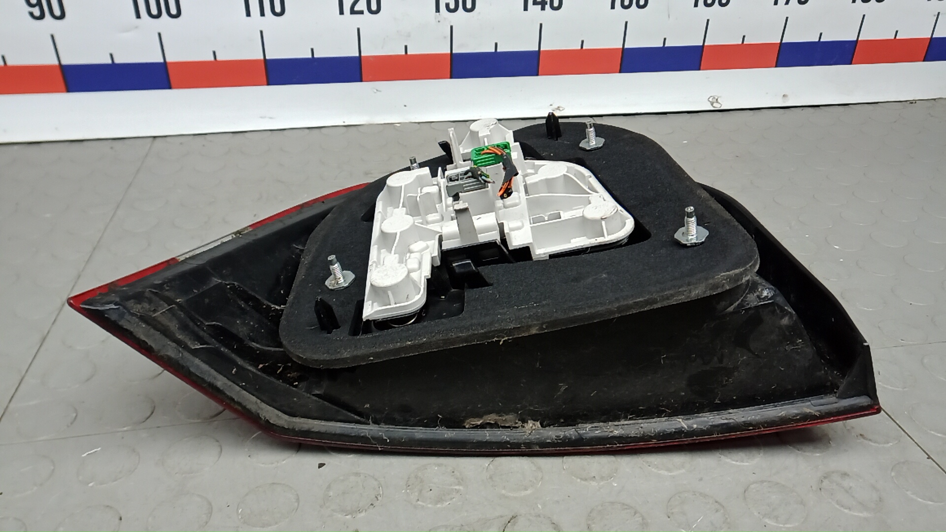 Фонарь задний правый