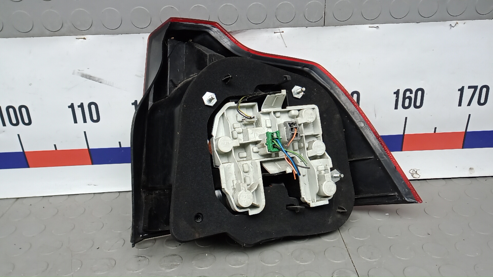 Фонарь задний левый