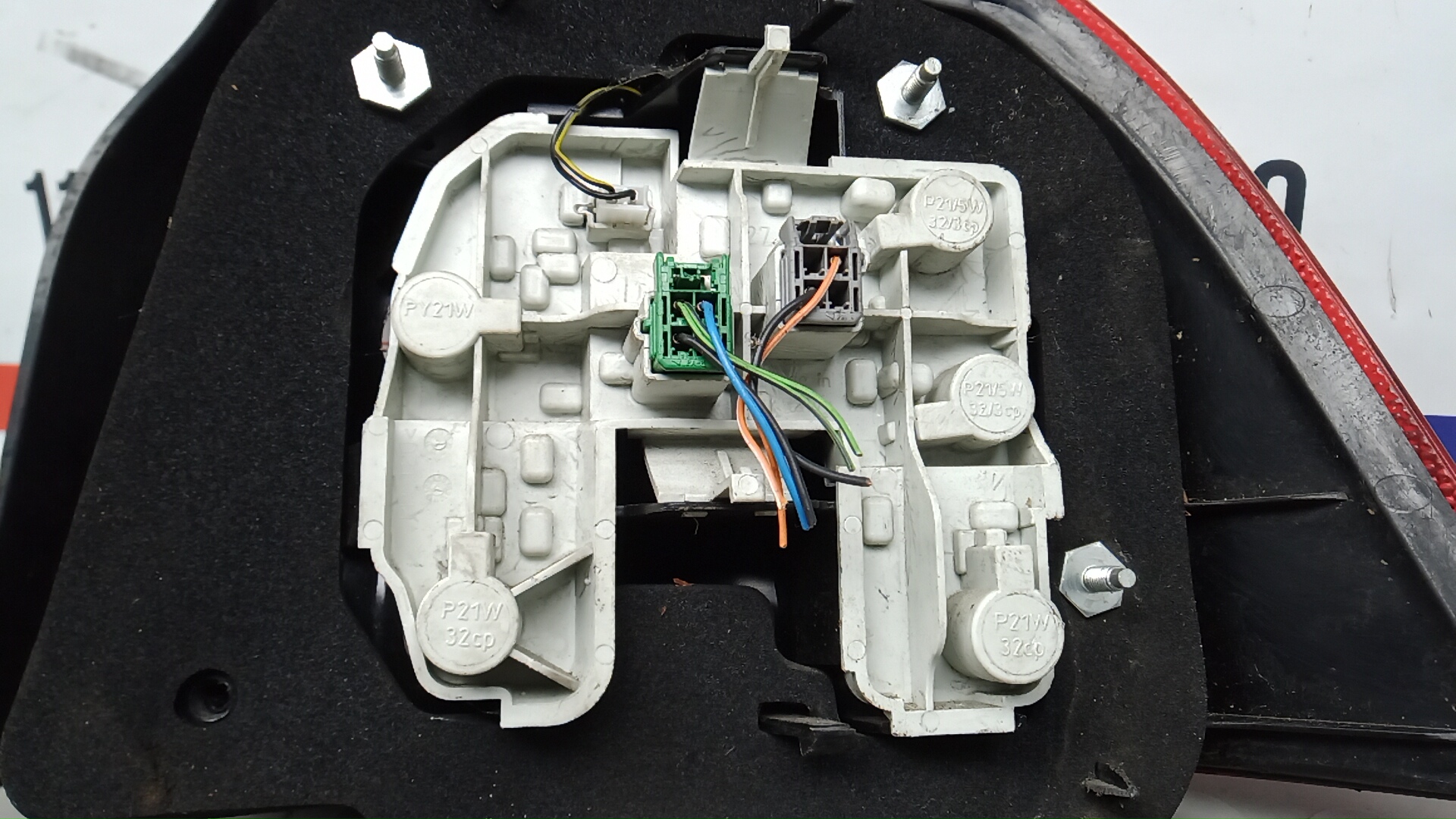 Фонарь задний левый