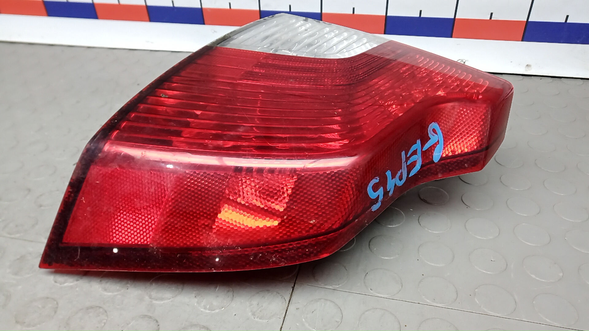 Фонарь задний правый