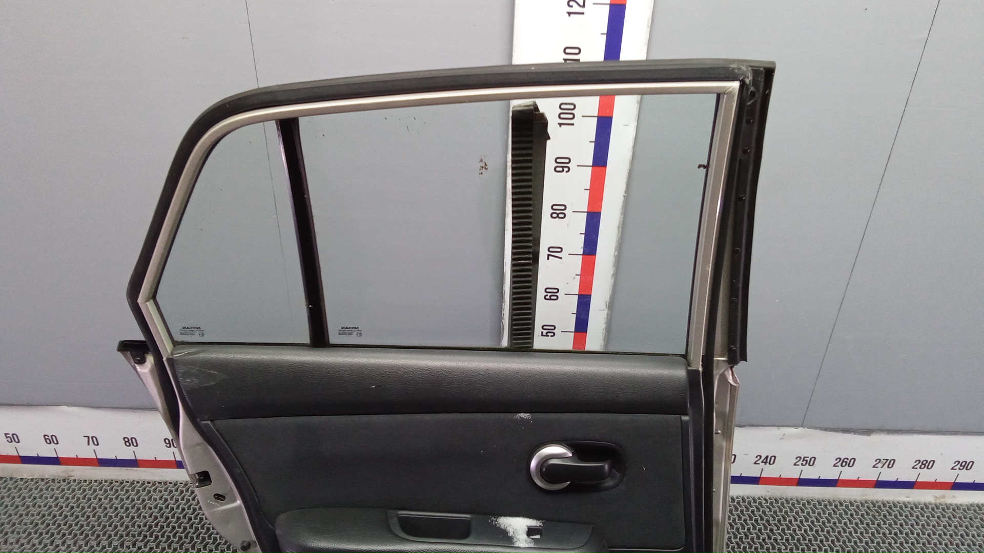 Дверь задняя левая