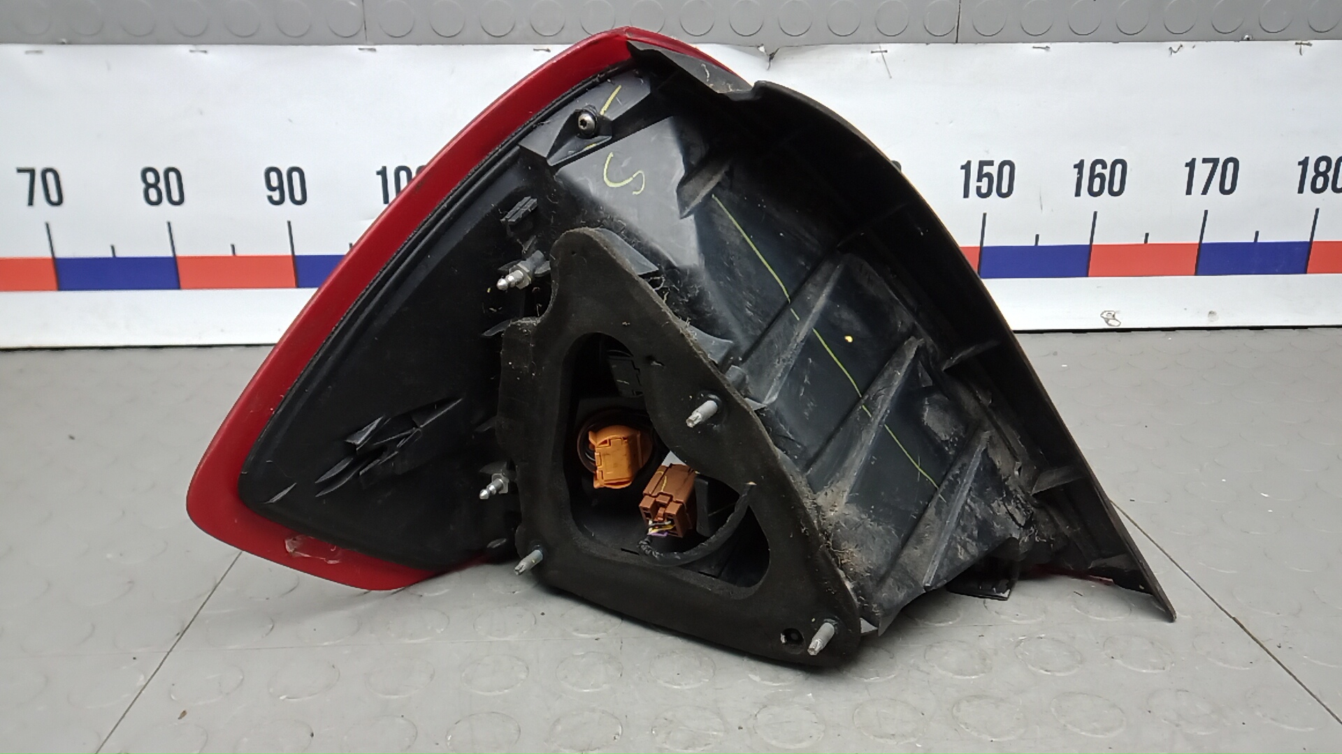 Фонарь задний правый