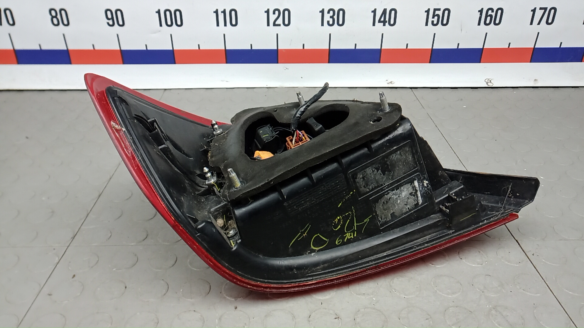 Фонарь задний правый