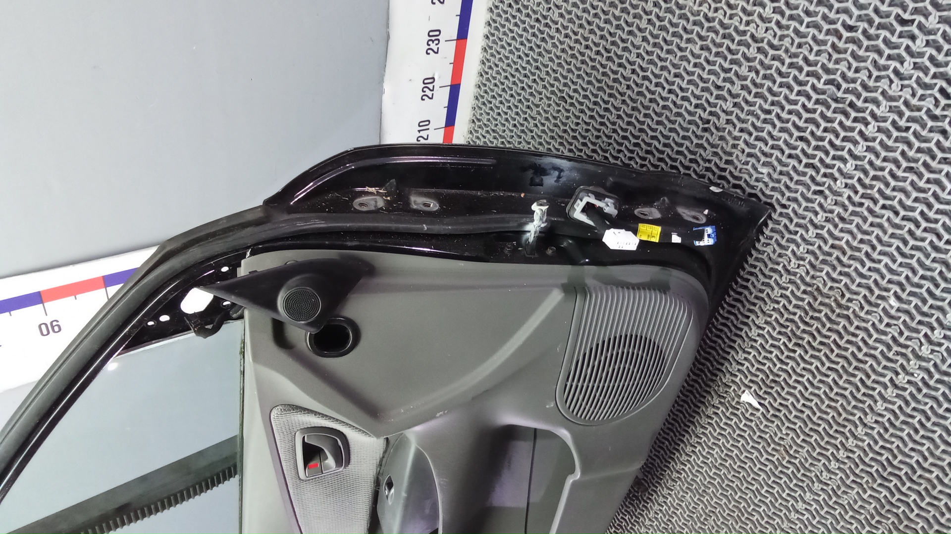 Дверь передняя левая