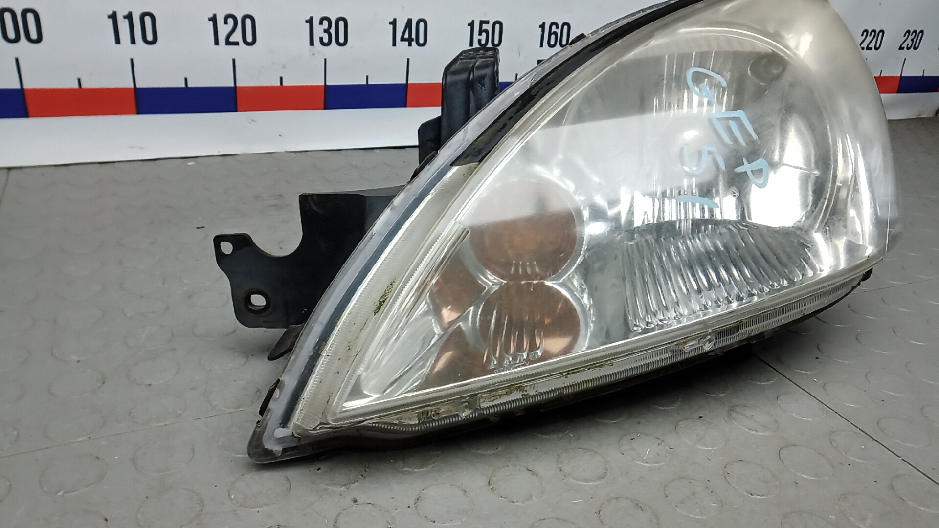 Фара левая