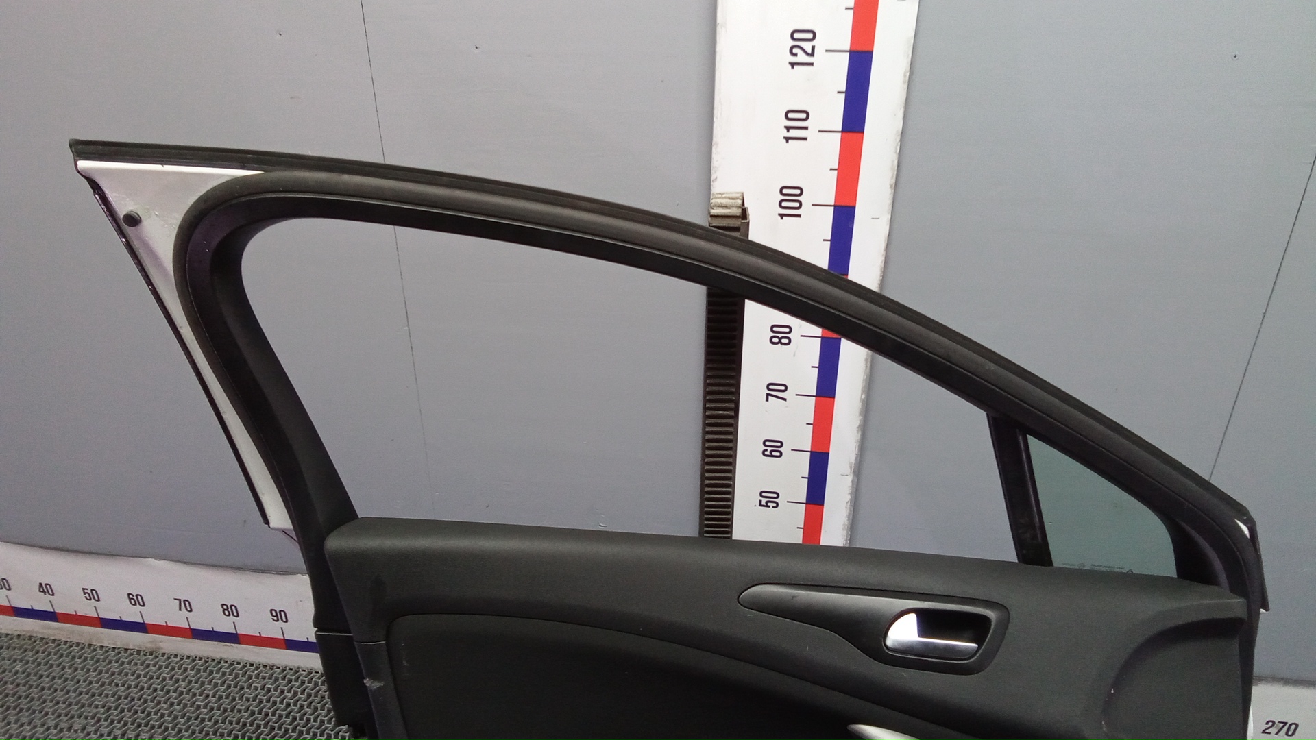 Дверь передняя левая