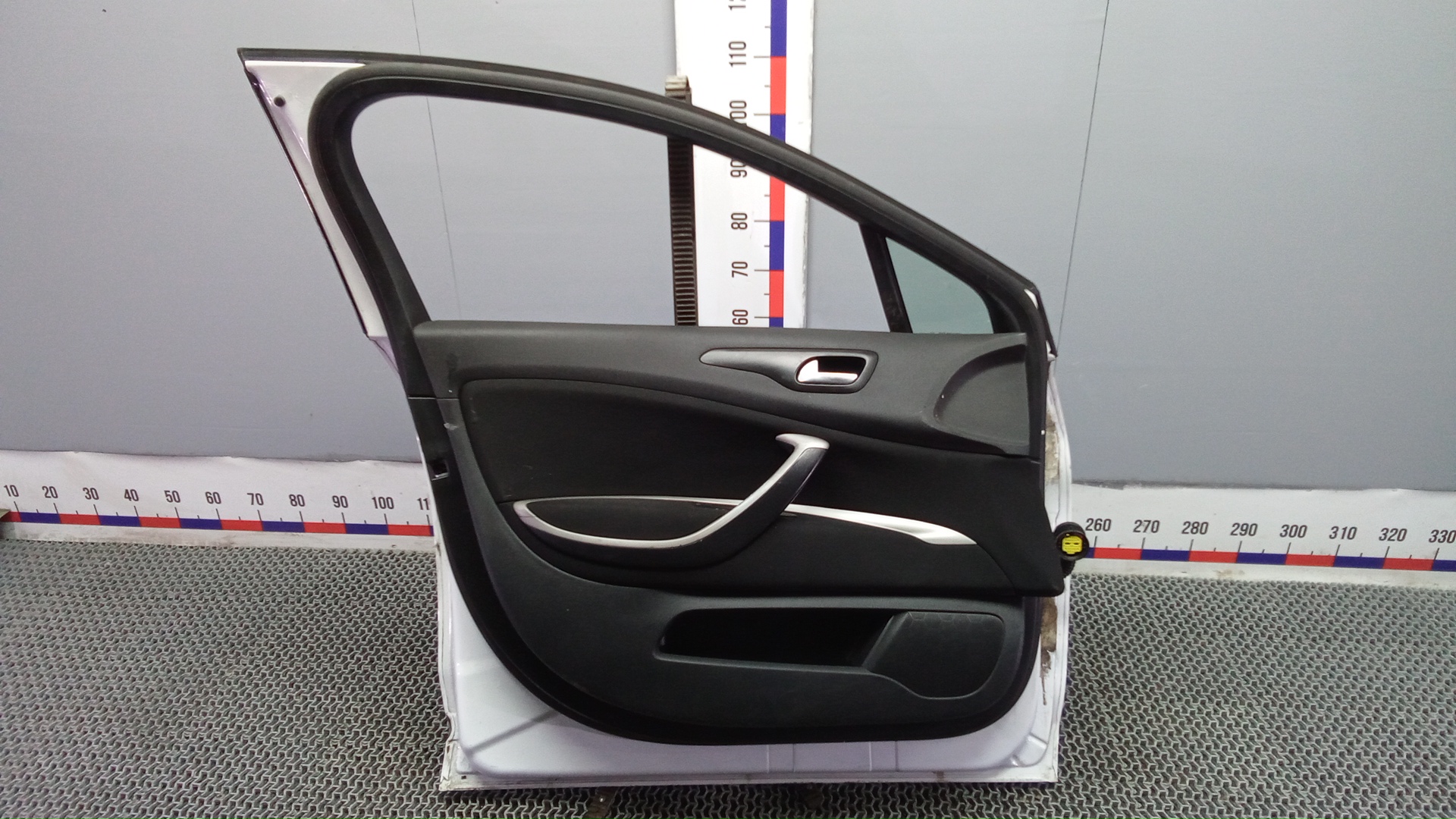 Дверь передняя левая