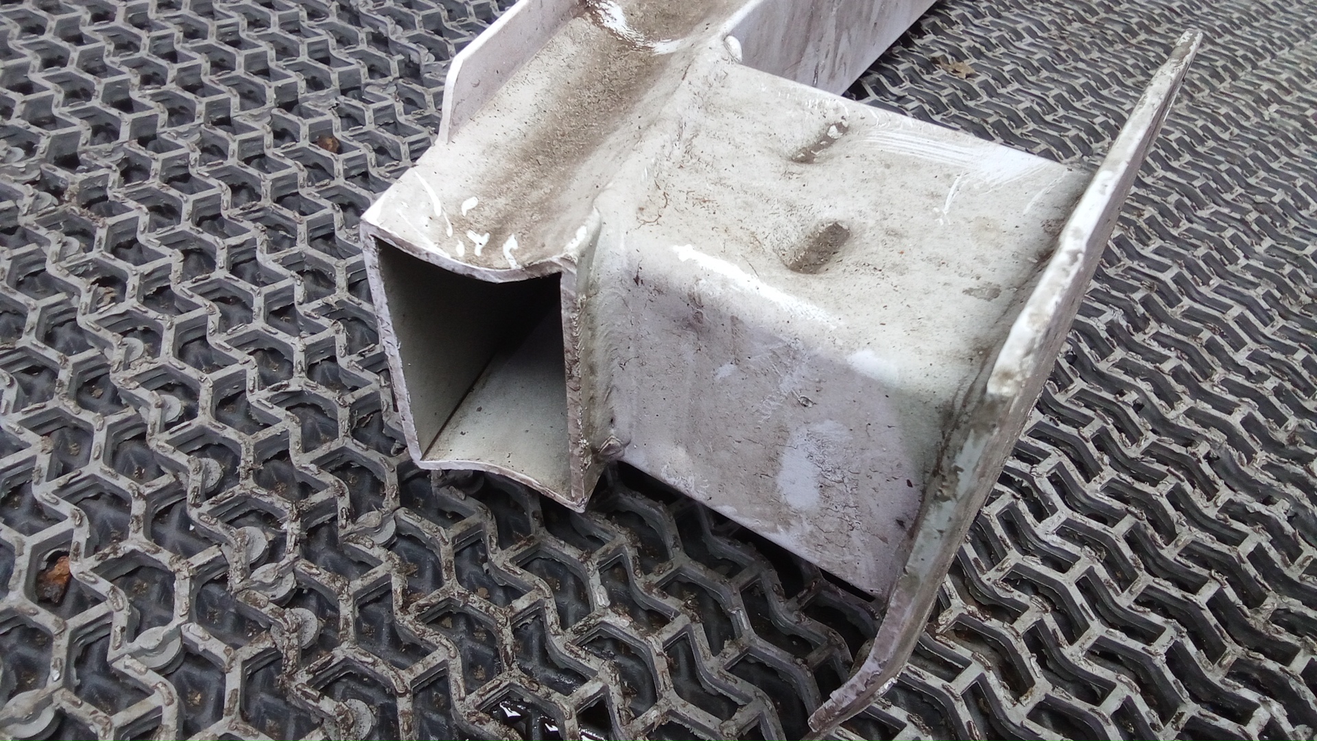 Кронштейн усилителя переднего бампера