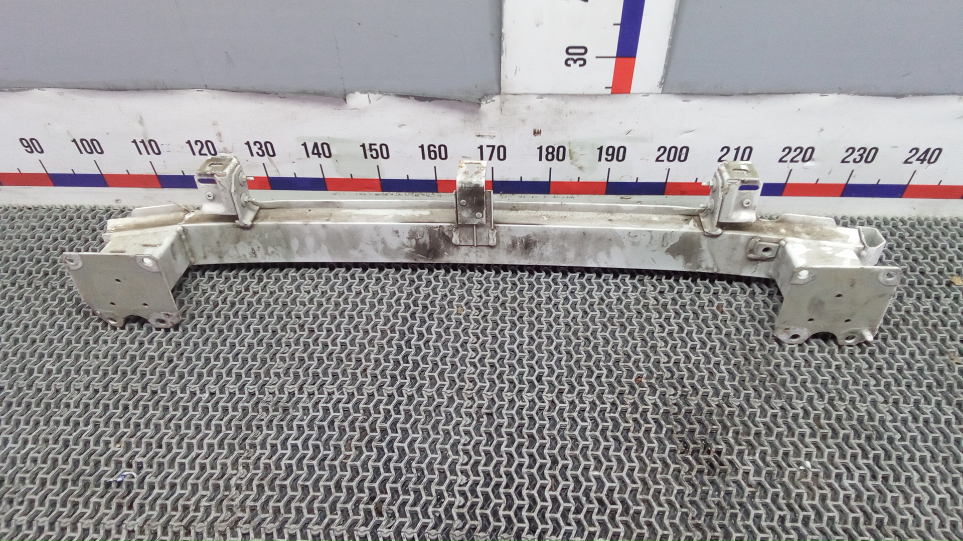 Кронштейн усилителя переднего бампера