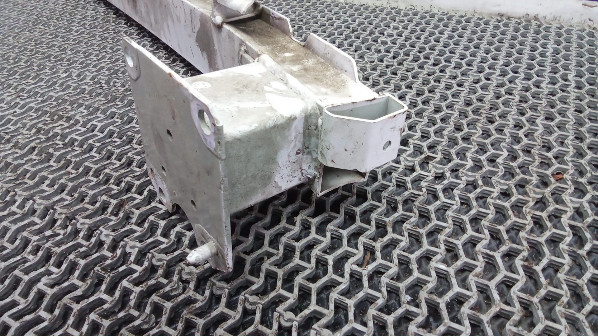 Кронштейн усилителя переднего бампера