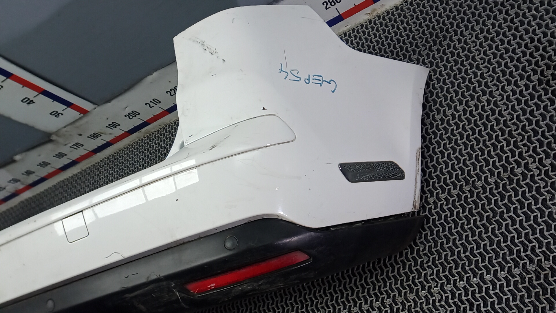 Бампер задний