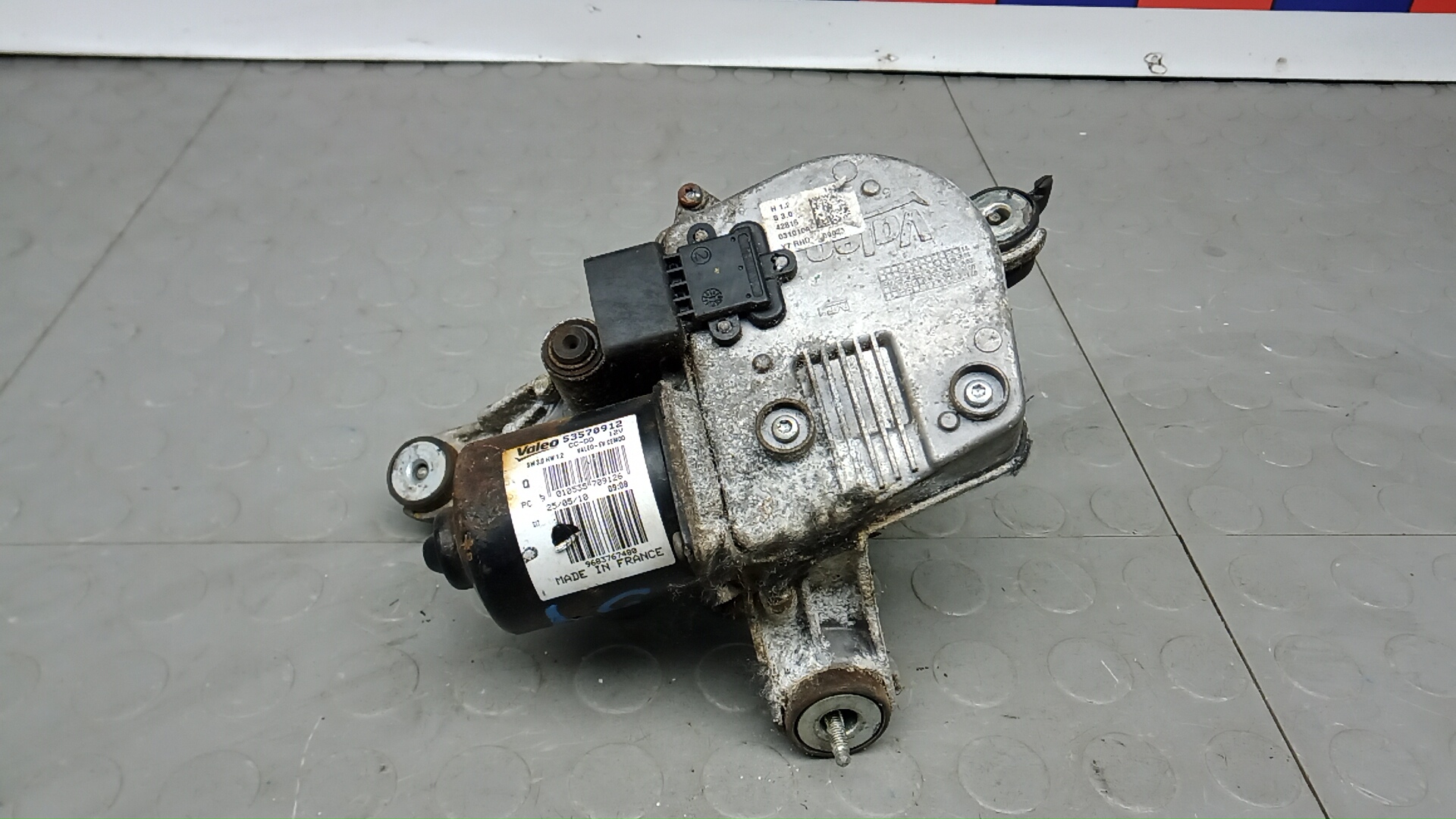 Моторчик стеклоочистителя передний