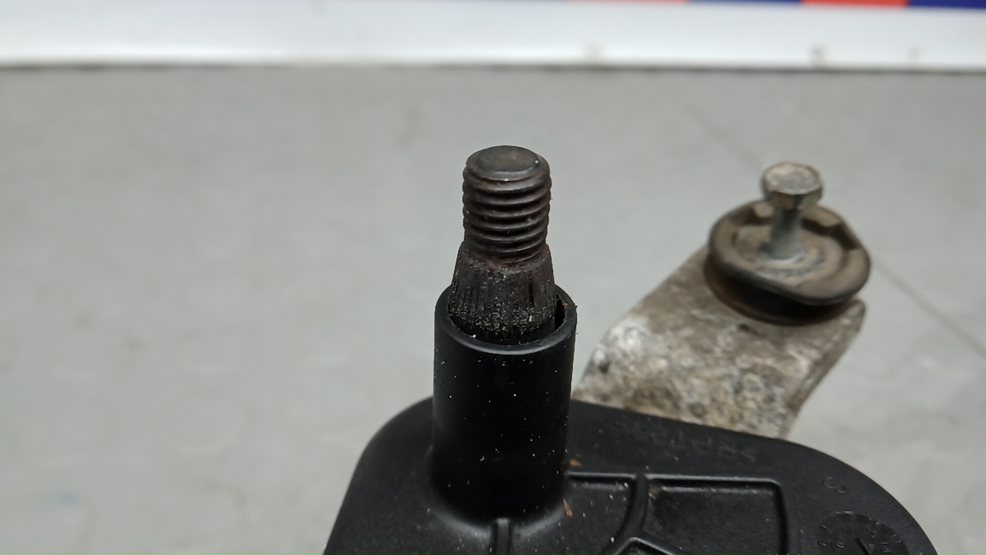 Моторчик стеклоочистителя передний