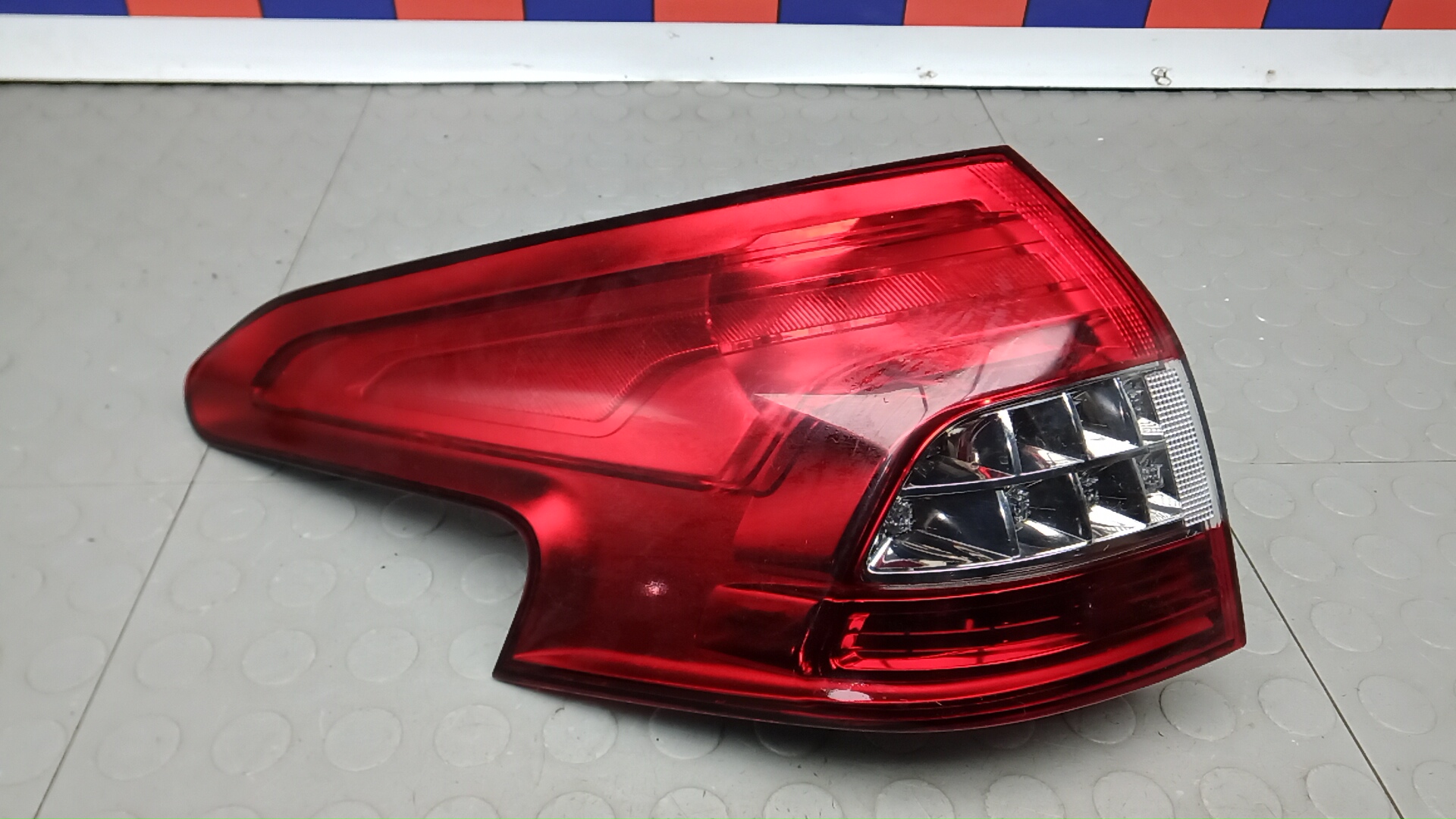 Фонарь задний левый