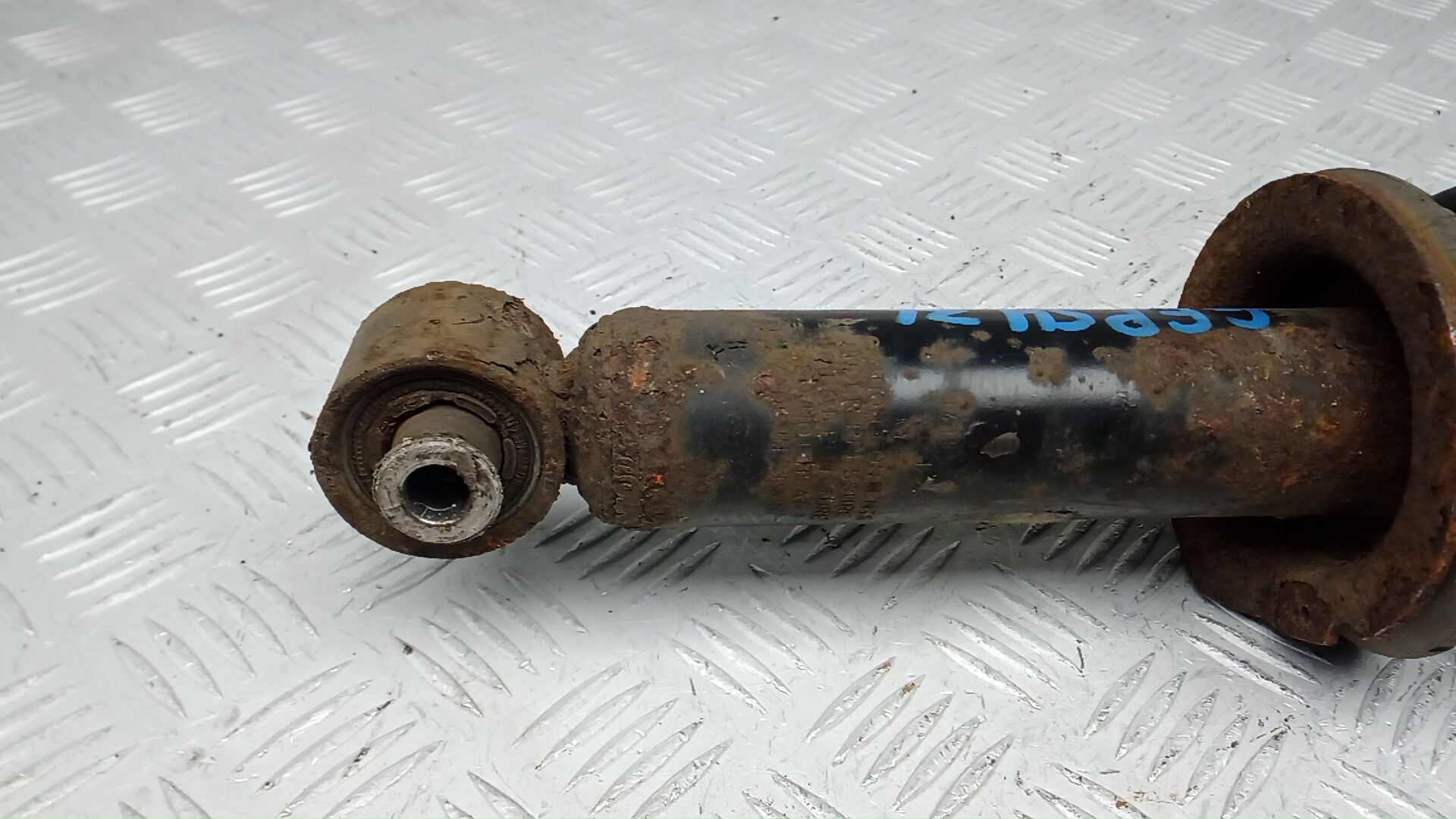 Амортизатор задний левый