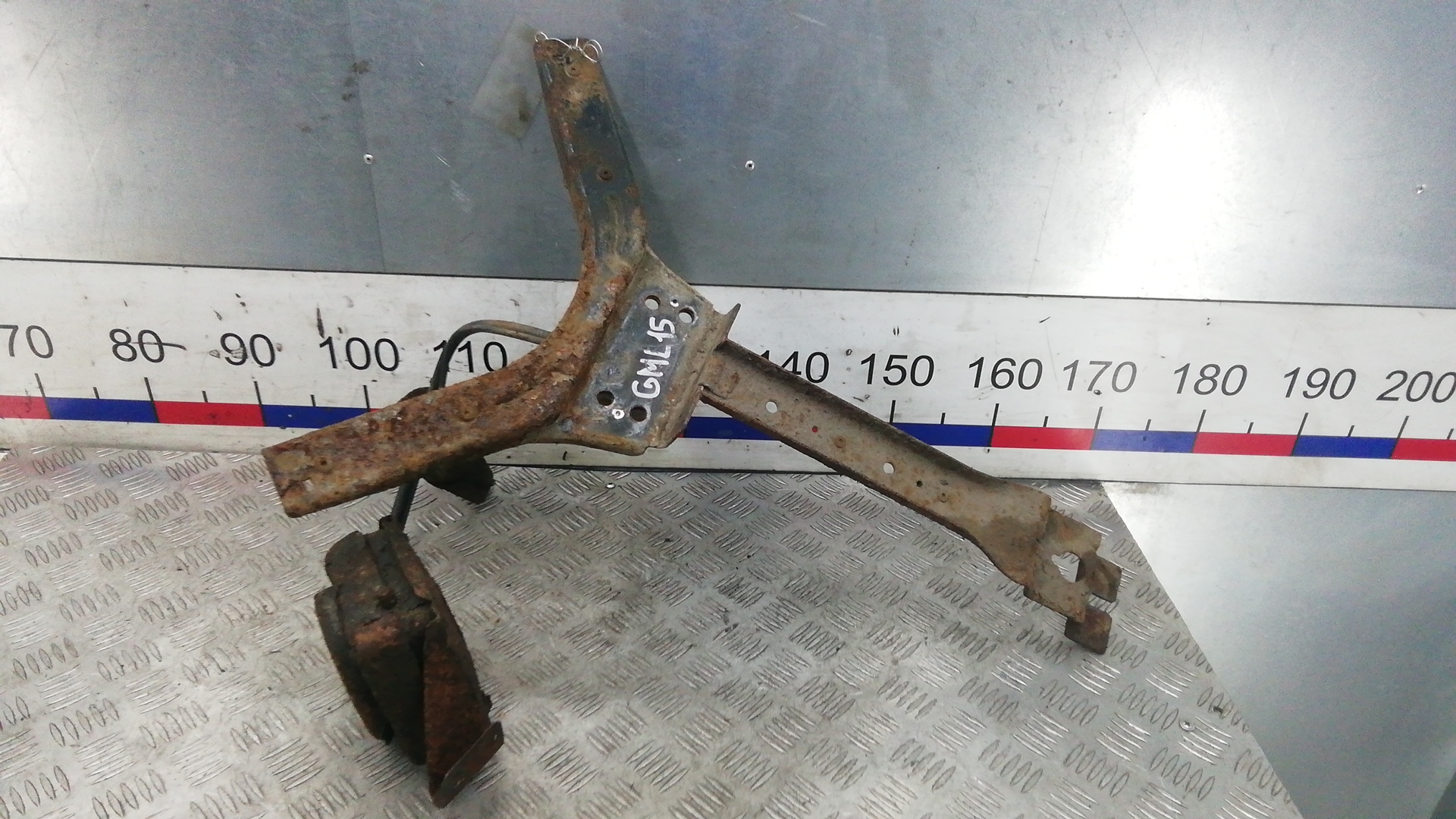 Механизм подъема запасного колеса