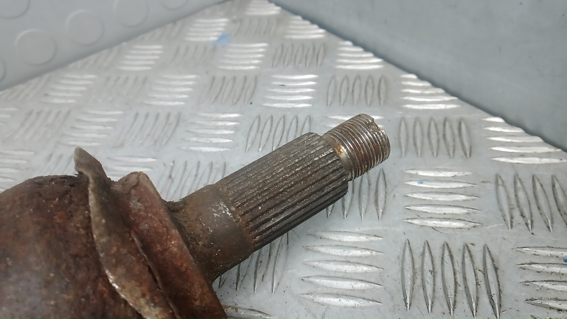 Полуось передняя правая