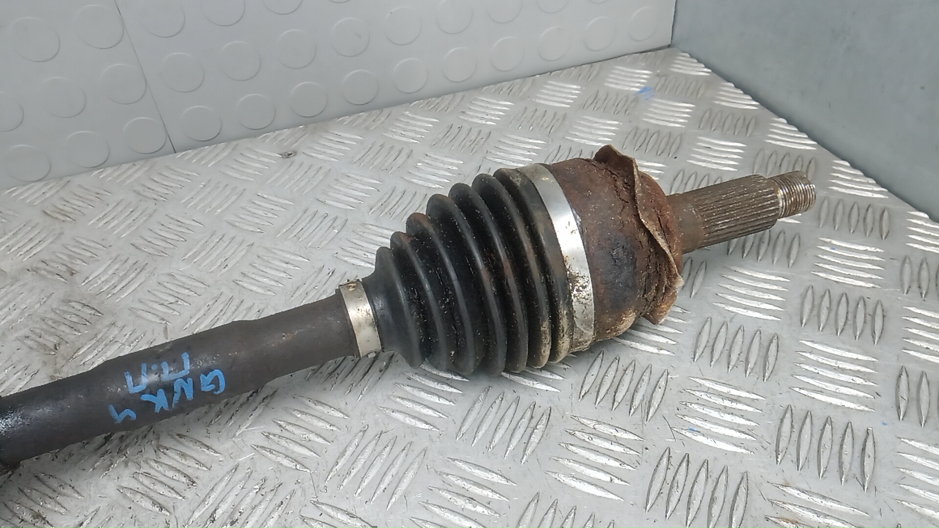 Полуось передняя правая