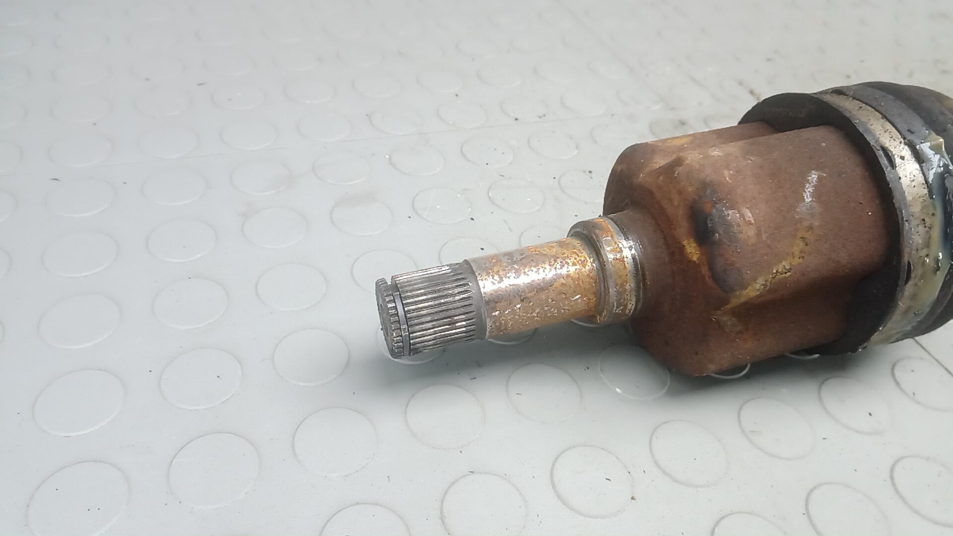 Полуось передняя левая