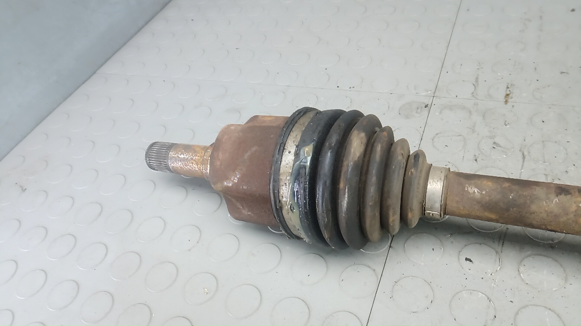 Полуось передняя левая