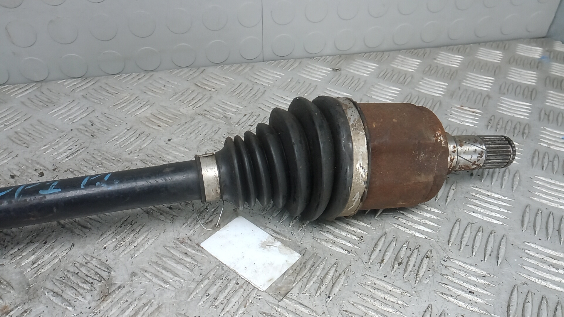 Полуось передняя левая