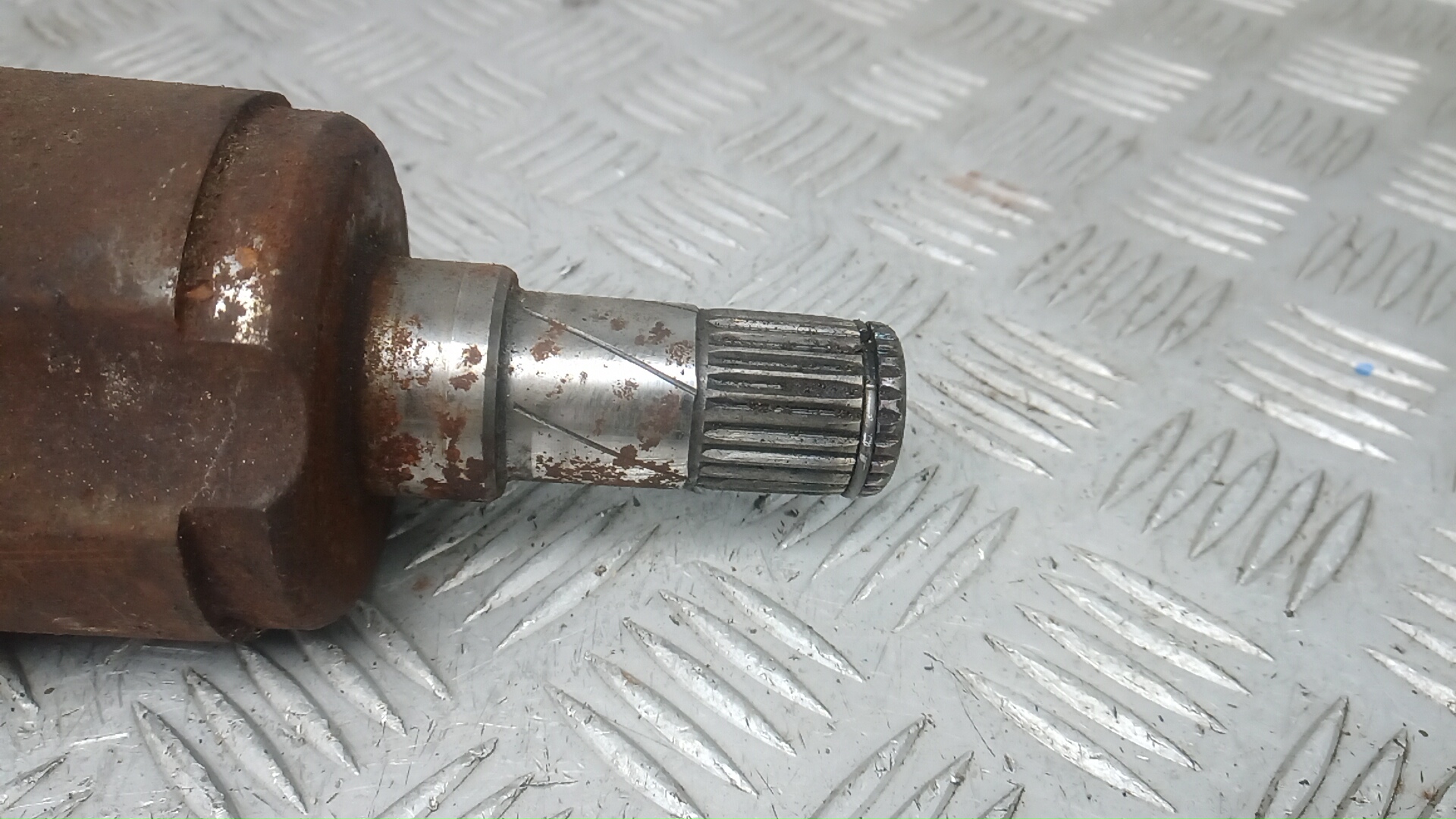 Полуось передняя левая