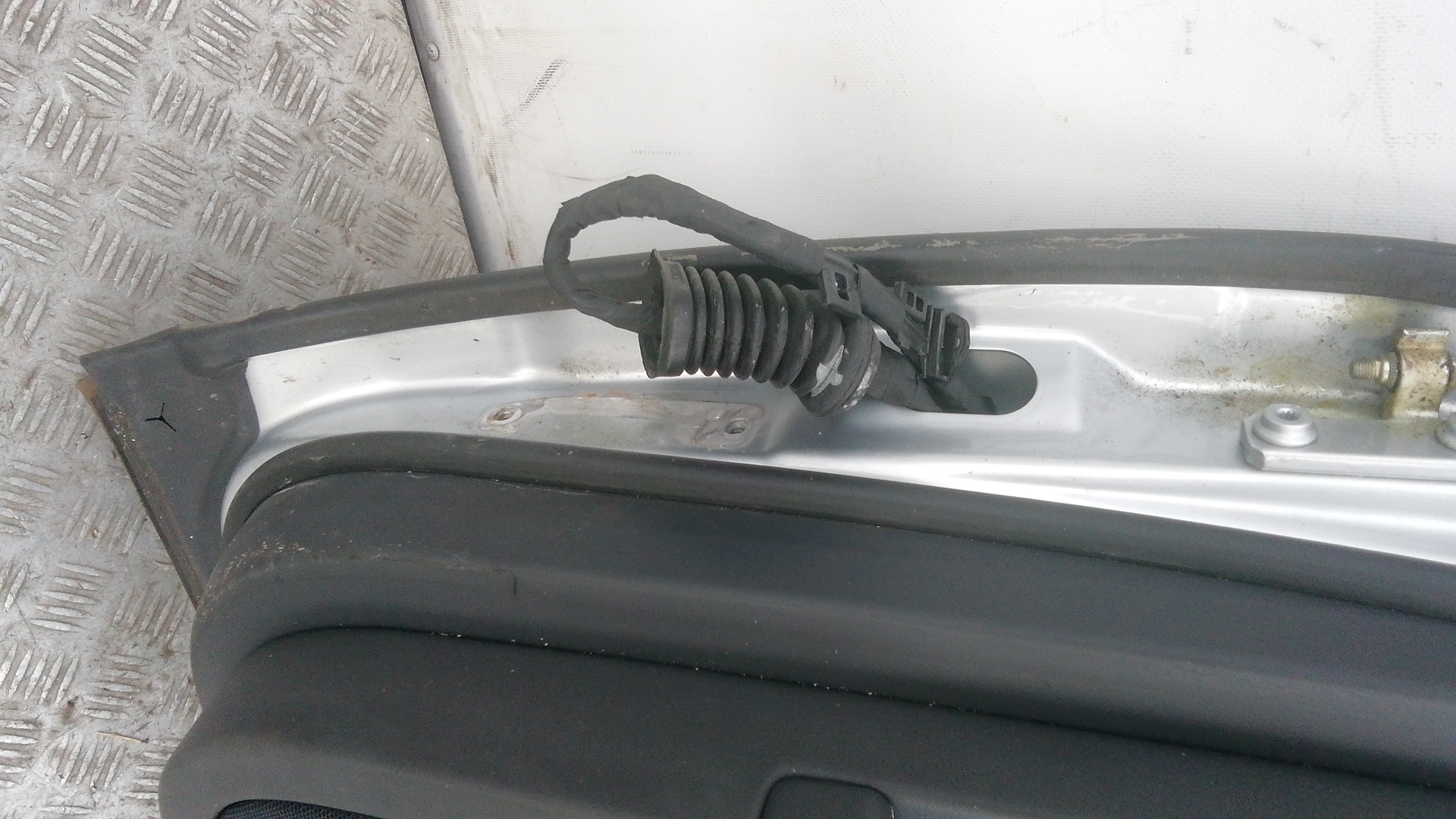 Дверь задняя правая