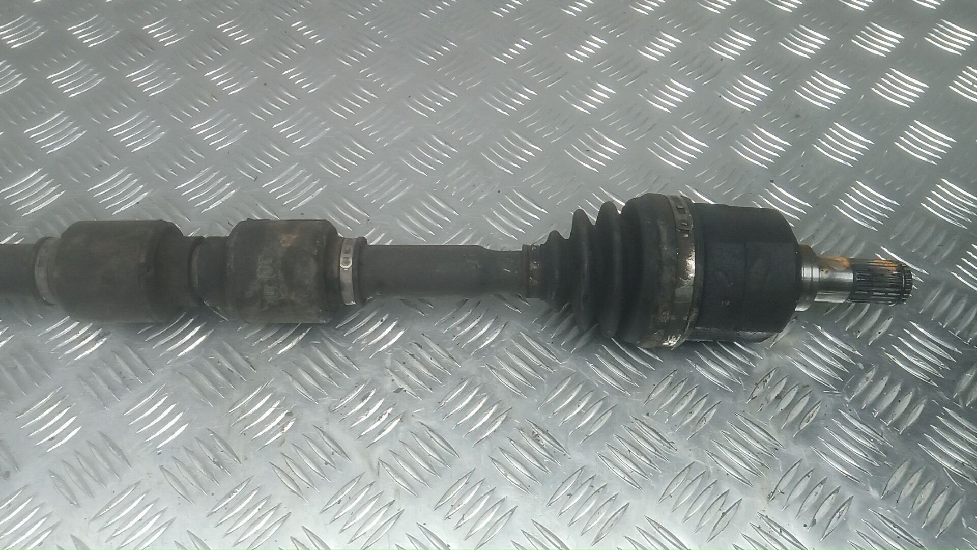 Полуось передняя правая