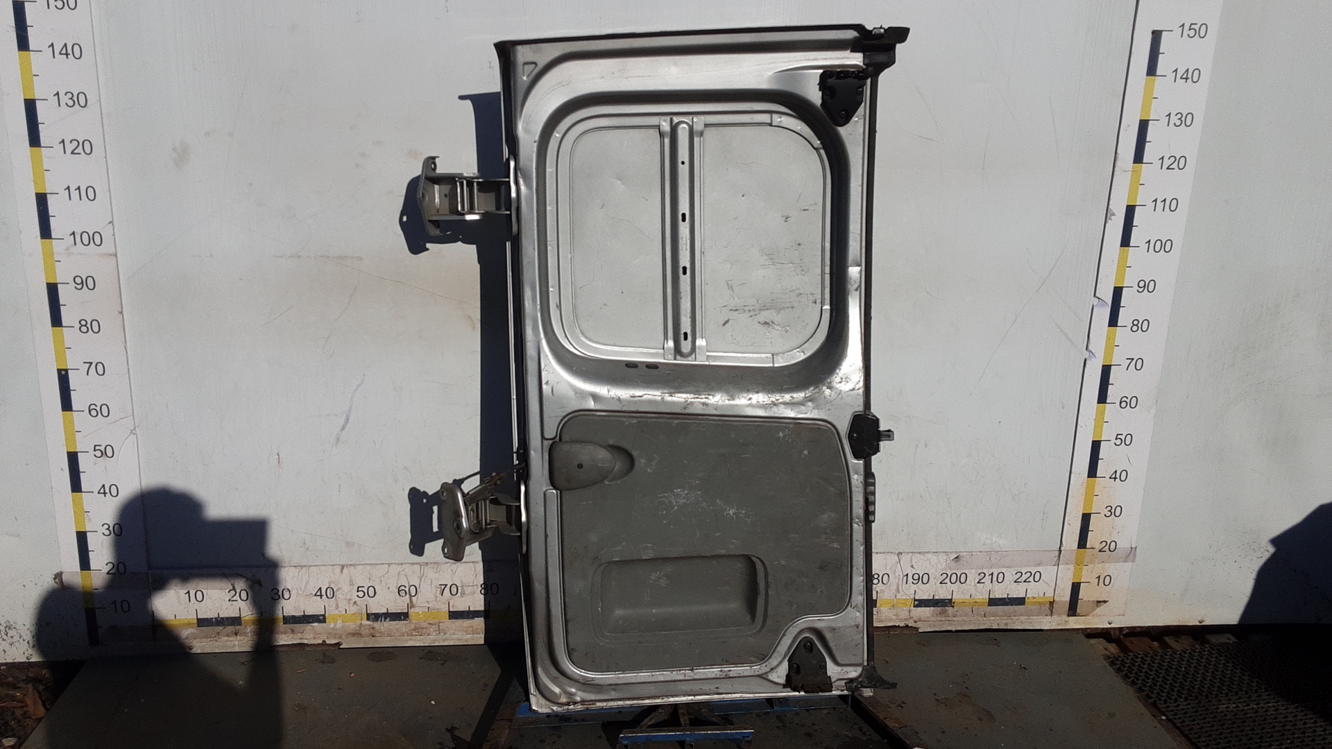 Дверь багажника правая