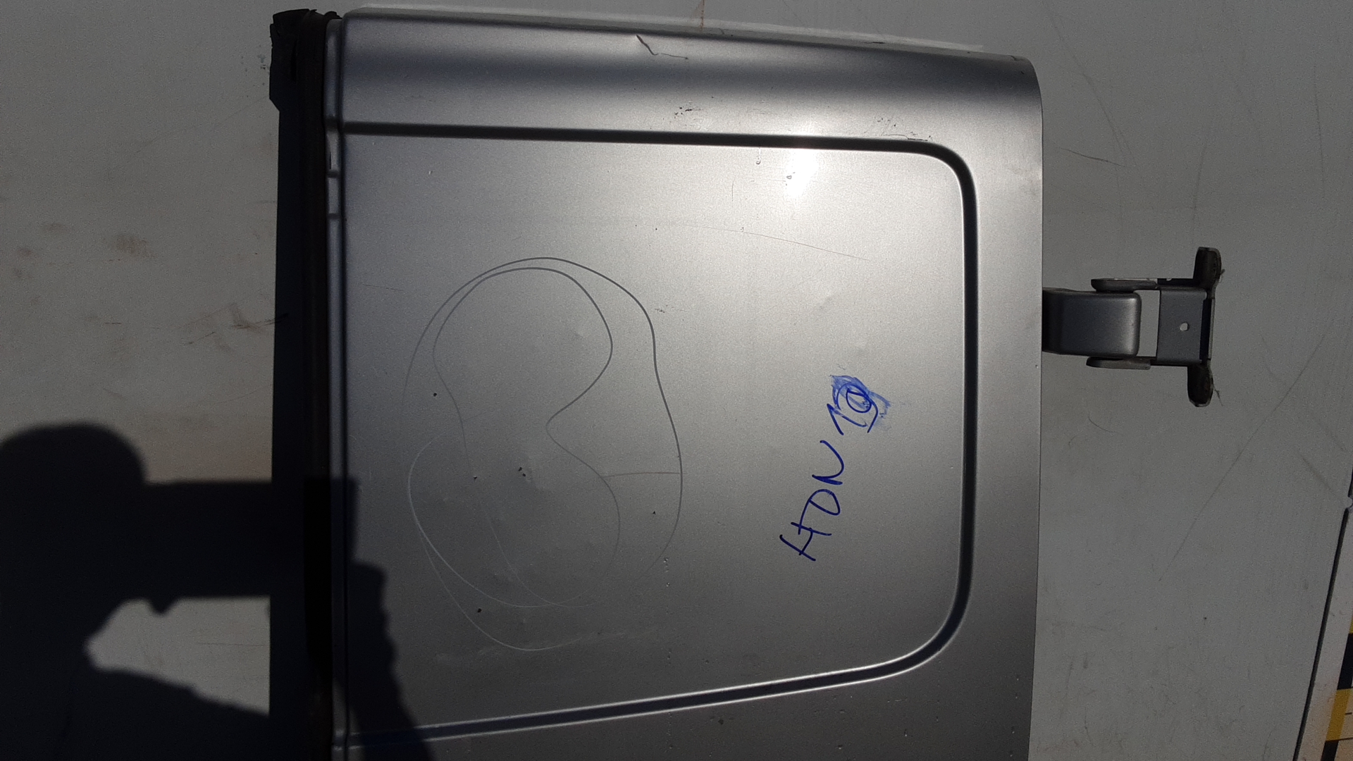 Дверь багажника правая