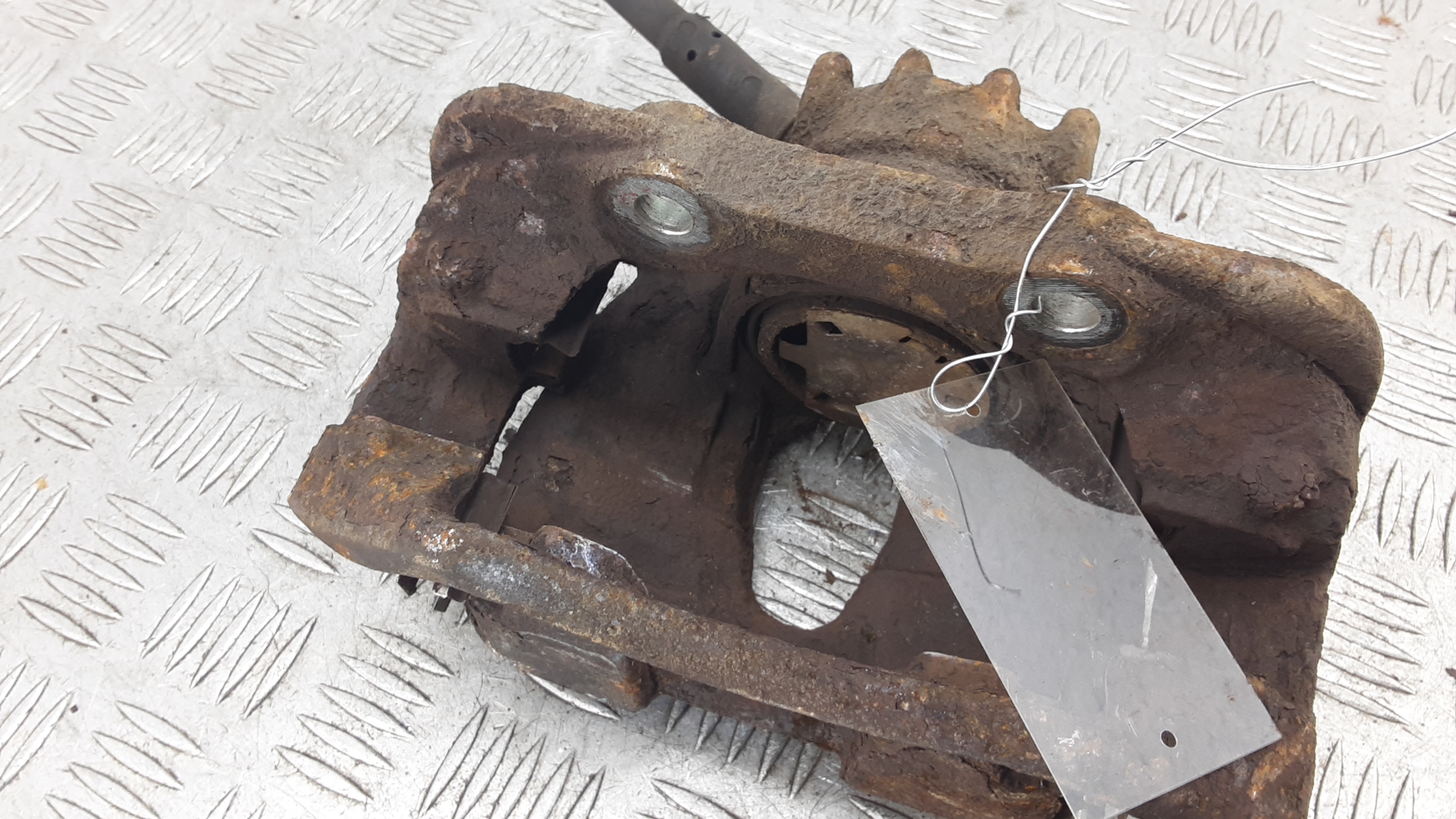 Суппорт передний левый