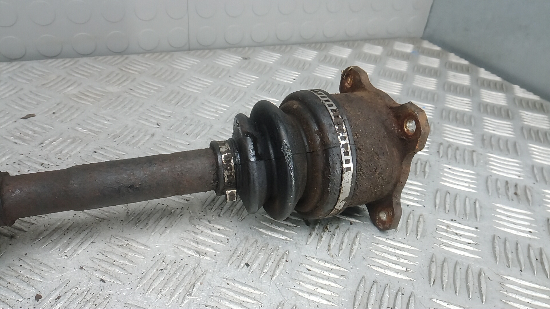 Полуось передняя левая