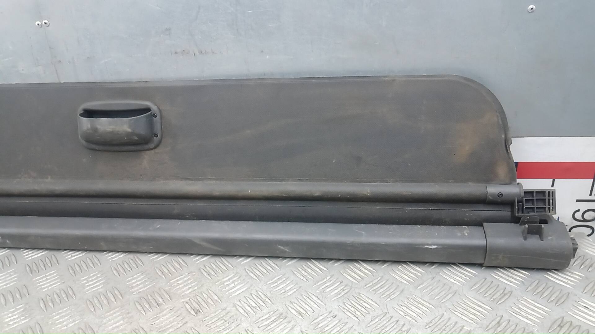 Шторка багажника