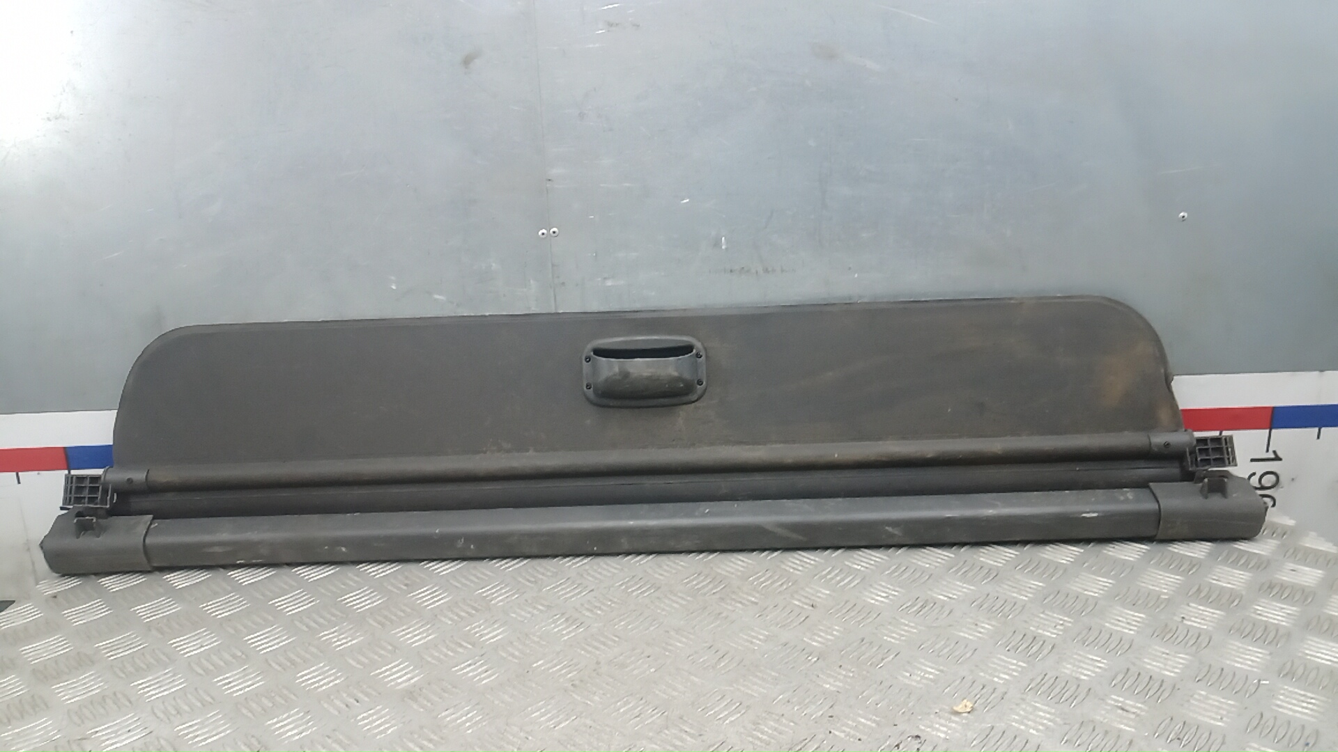 Шторка багажника