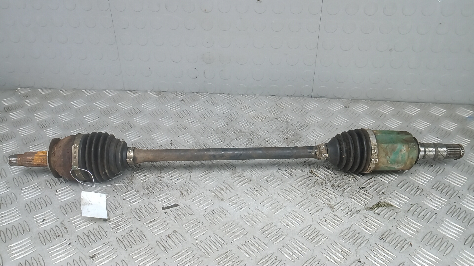 Полуось передняя левая