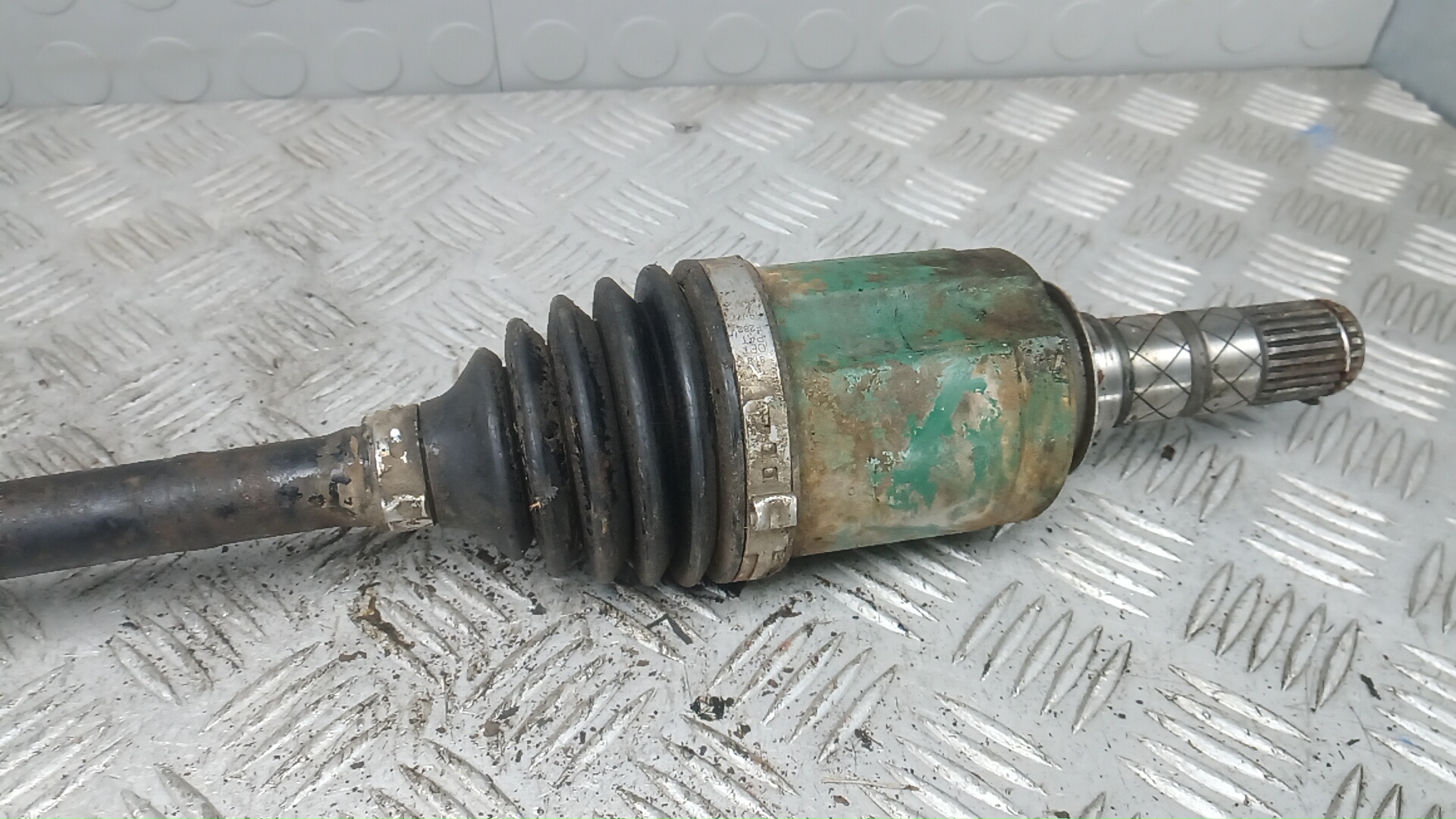 Полуось передняя левая