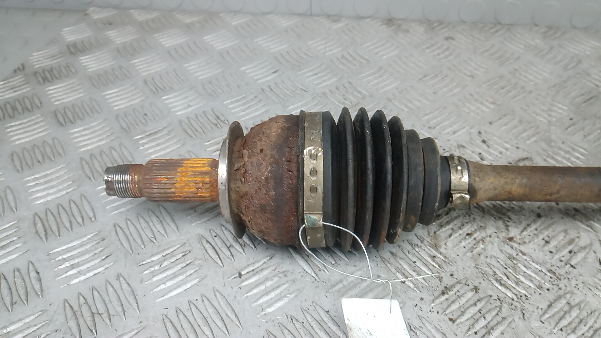 Полуось передняя левая