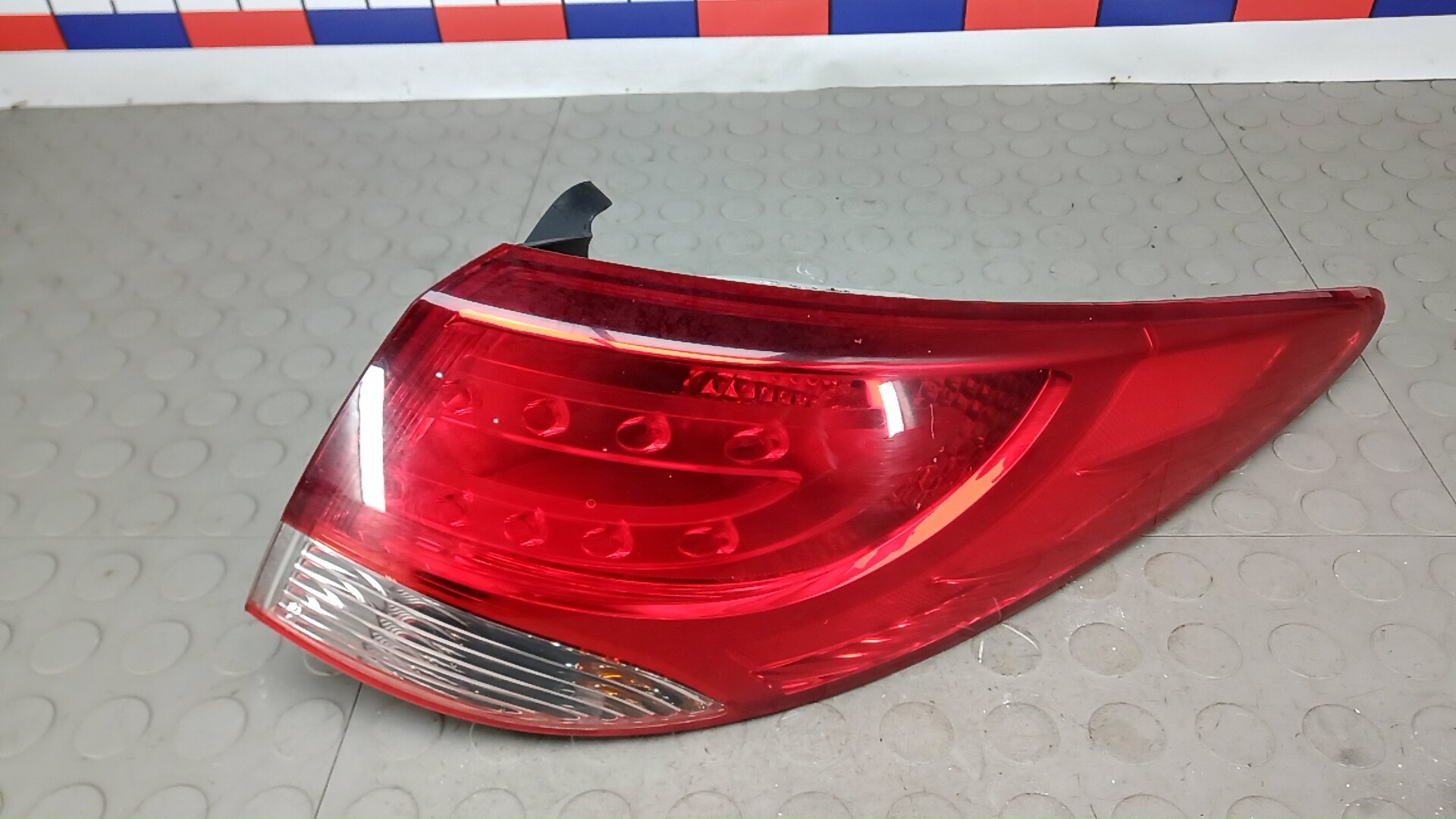 Фонарь задний правый